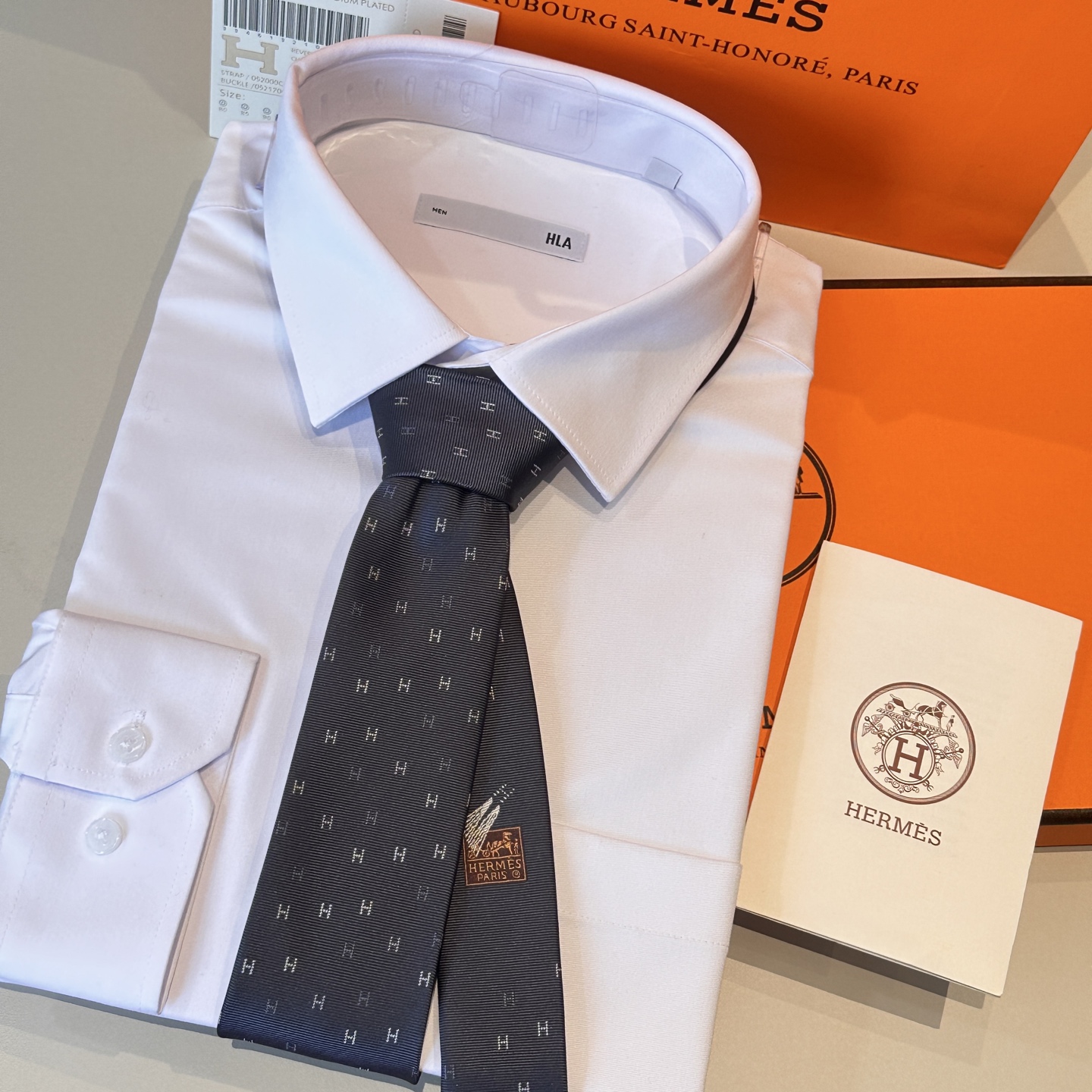 特价特 爱马仕男士新款领带系列👔👔，稀有H家每年都有一千条不同印花的领带面世，从最初的多以几何图案表现骑