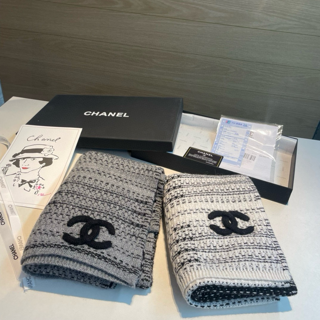 超级保暖Chanel秋冬新款！！！我能保证的是上身一定会喜欢，老友闭眼入。欢喜！！！搭配一切，HOLD住