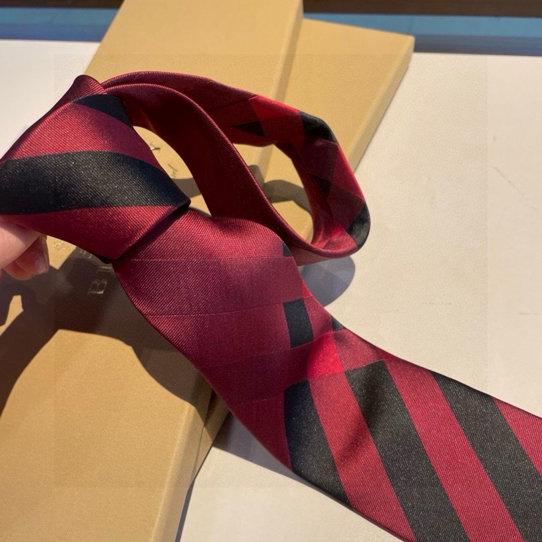 特价 B家专柜同步领带出货啦‼️‼️ 巴宝莉男士【博柏利领带】👔👔，稀有😻😻展现精湛手工与时尚优雅的理想