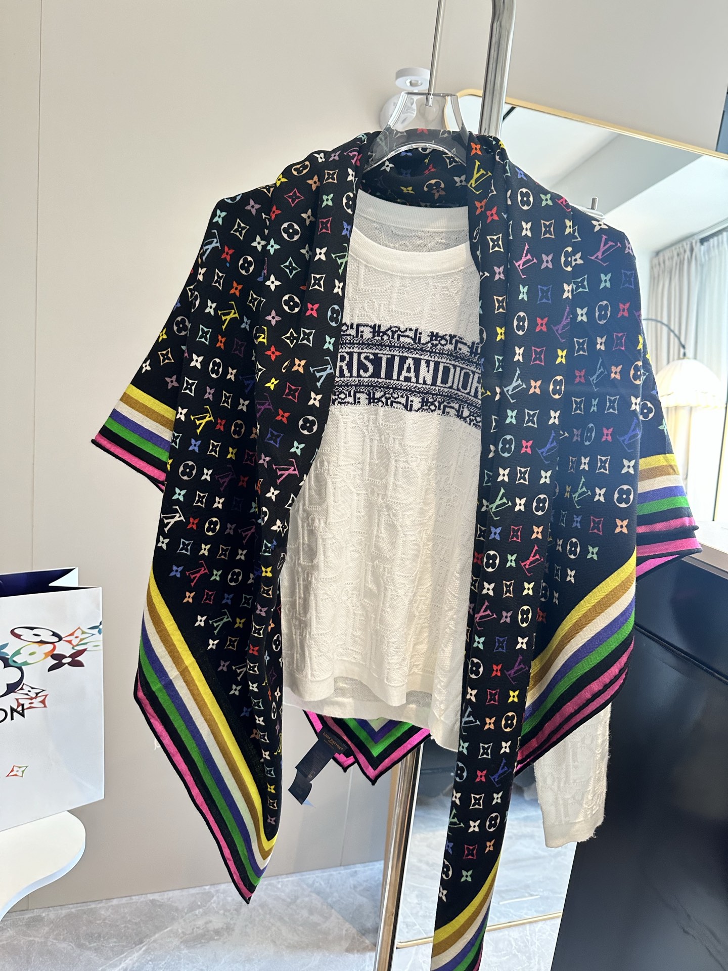 新款💖💖💃🏻💃🏻同花同色双面羊绒方巾‼️抢‼️VIP推荐 ‼️👍下手一定要快【高端 大爱 ‼️纯羊婴儿触