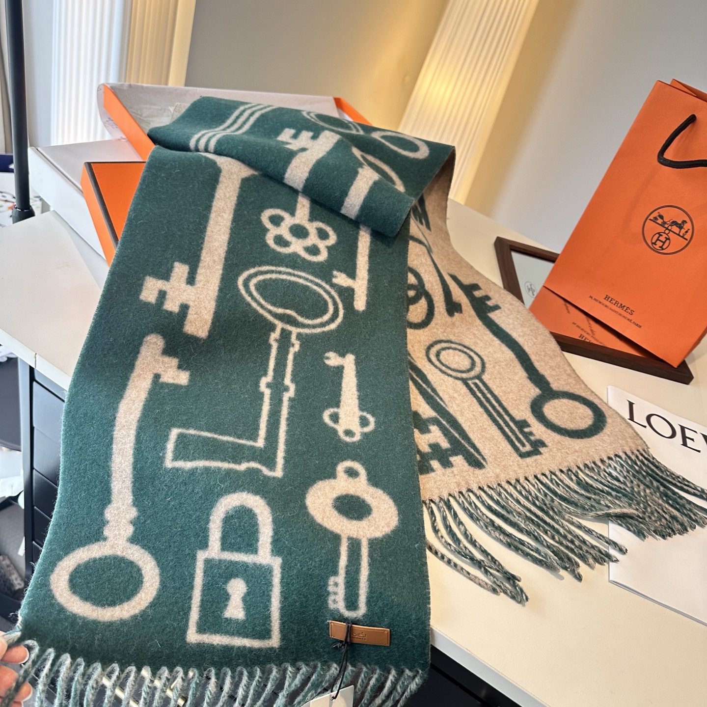 全网都爱的一款H钥匙双面羊绒围巾，Casaque Porte-Clefs触感柔软细腻 软软绵绵如云朵般轻