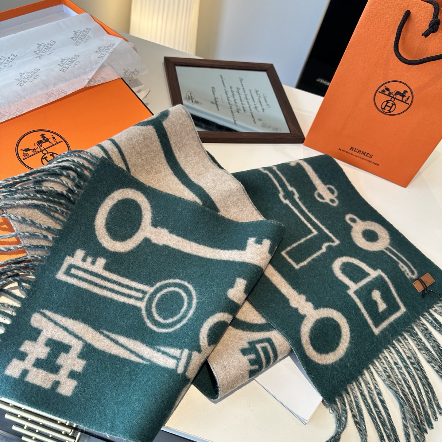 全网都爱的一款H钥匙双面羊绒围巾，Casaque Porte-Clefs触感柔软细腻 软软绵绵如云朵般轻