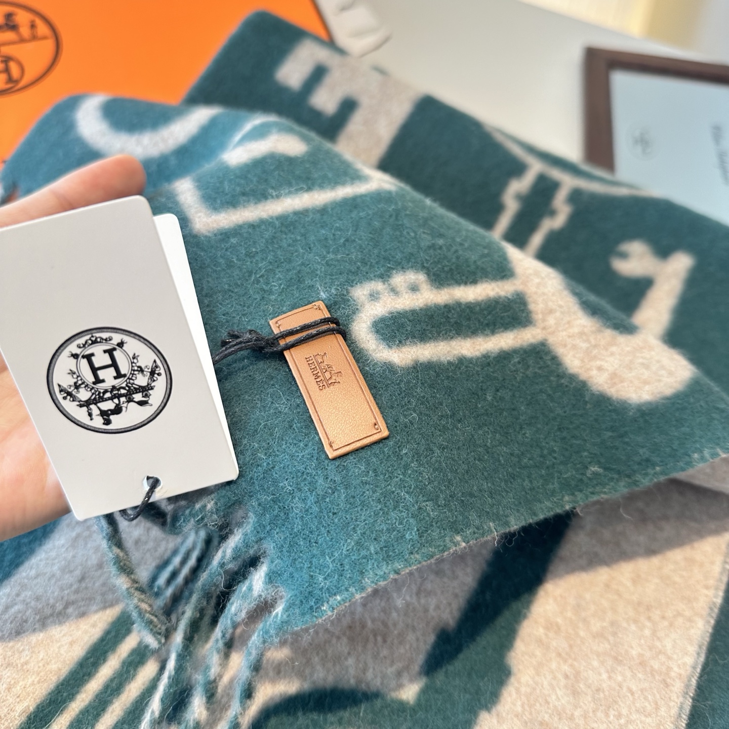 全网都爱的一款H钥匙双面羊绒围巾，Casaque Porte-Clefs触感柔软细腻 软软绵绵如云朵般轻