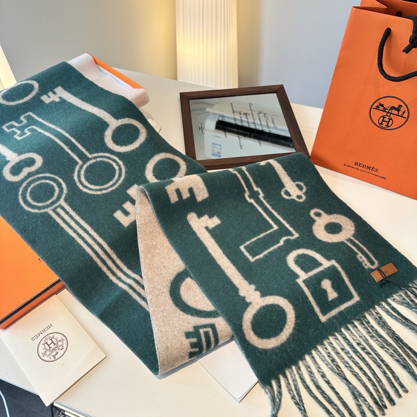 全网都爱的一款H钥匙双面羊绒围巾，Casaque Porte-Clefs触感柔软细腻 软软绵绵如云朵般轻