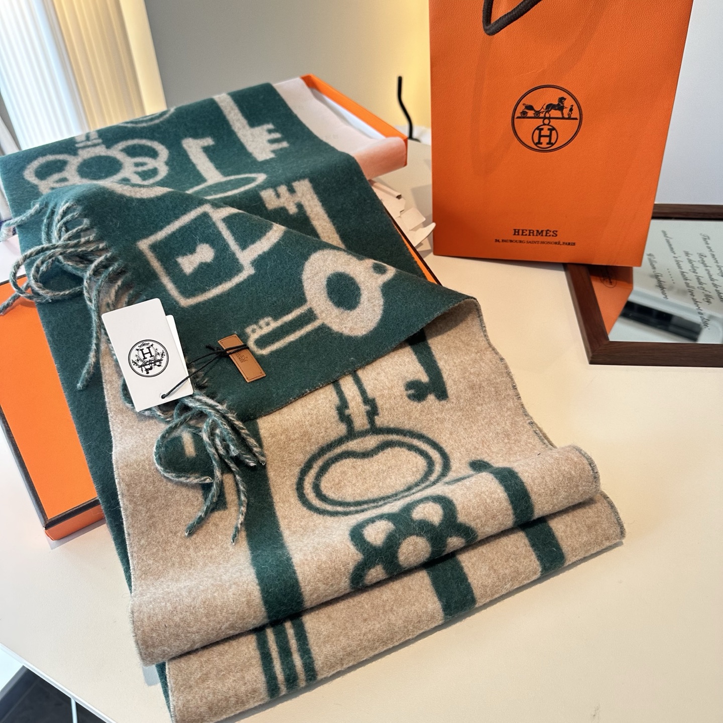 全网都爱的一款H钥匙双面羊绒围巾，Casaque Porte-Clefs触感柔软细腻 软软绵绵如云朵般轻