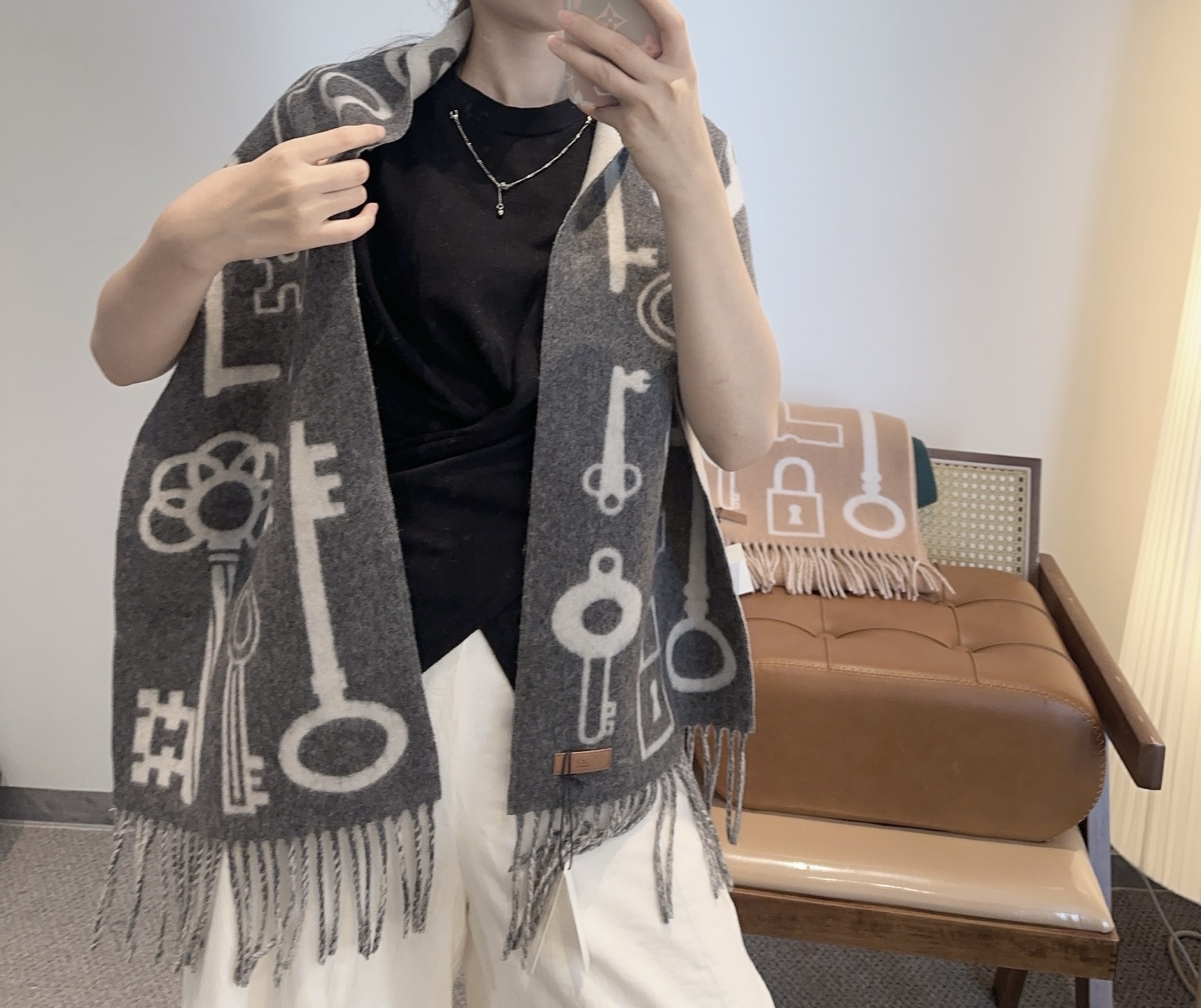 全网都爱的一款H钥匙双面羊绒围巾，Casaque Porte-Clefs触感柔软细腻 软软绵绵如云朵般轻