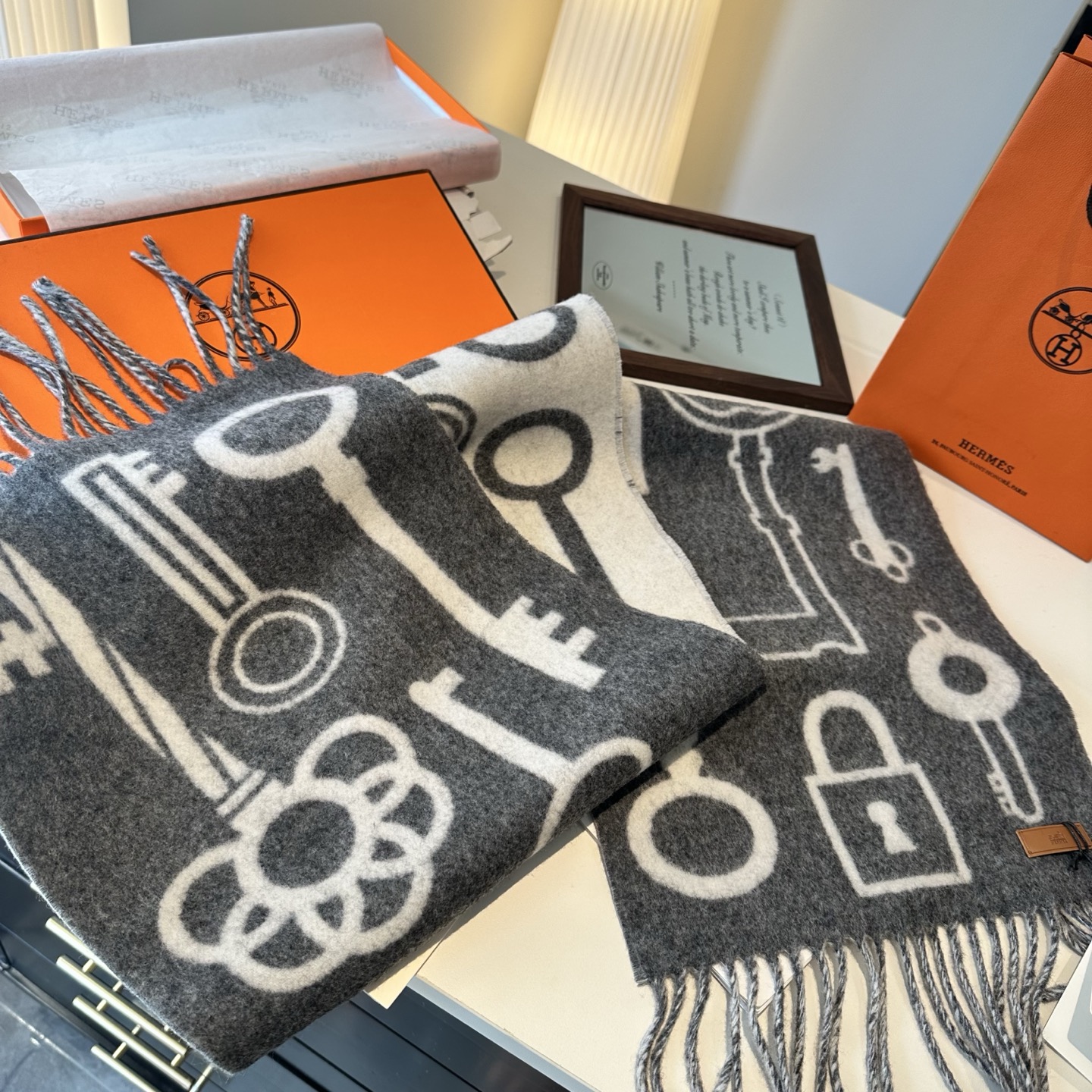 全网都爱的一款H钥匙双面羊绒围巾，Casaque Porte-Clefs触感柔软细腻 软软绵绵如云朵般轻