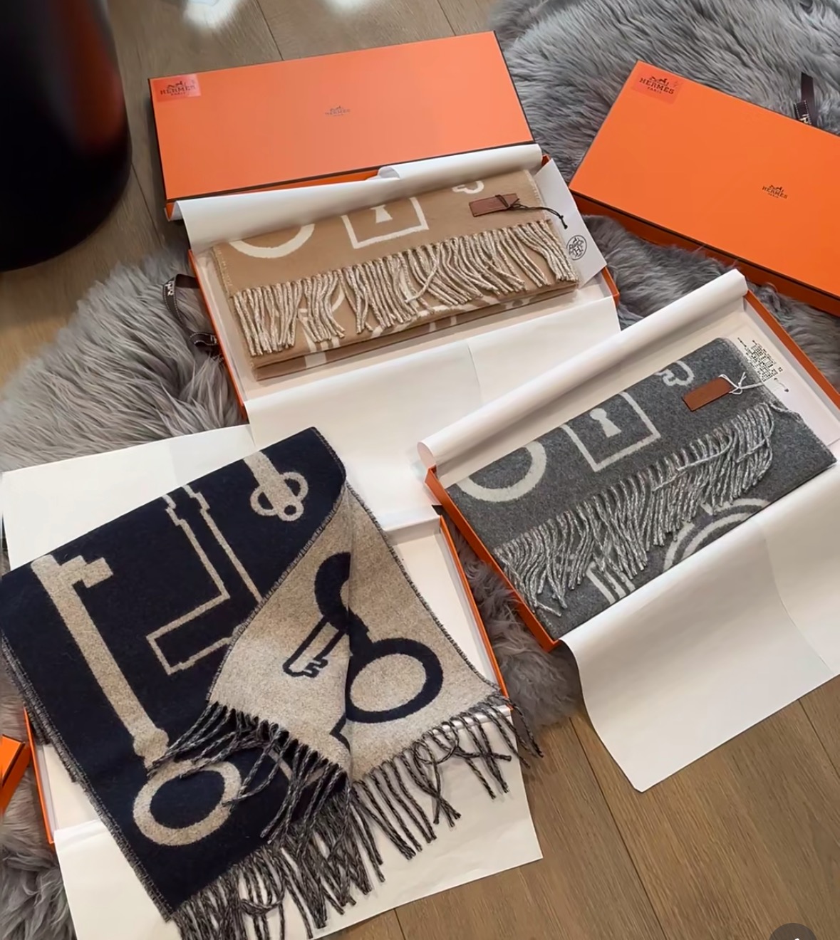 全网都爱的一款H钥匙双面羊绒围巾，Casaque Porte-Clefs触感柔软细腻 软软绵绵如云朵般轻