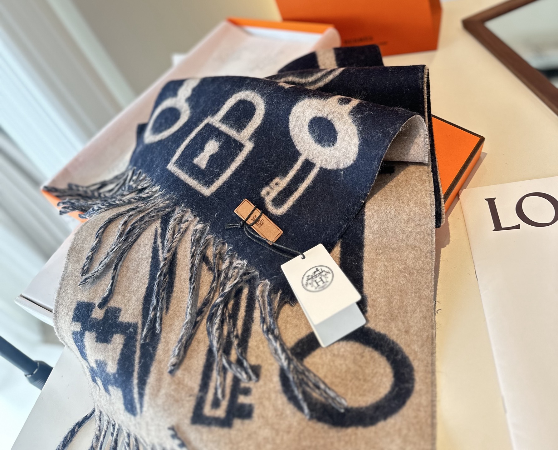 全网都爱的一款H钥匙双面羊绒围巾，Casaque Porte-Clefs触感柔软细腻 软软绵绵如云朵般轻