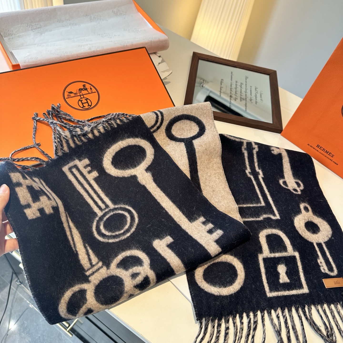 全网都爱的一款H钥匙双面羊绒围巾，Casaque Porte-Clefs触感柔软细腻 软软绵绵如云朵般轻