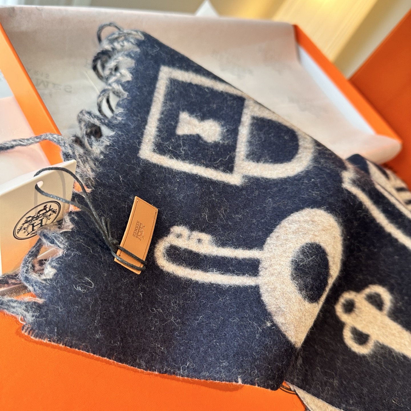 全网都爱的一款H钥匙双面羊绒围巾，Casaque Porte-Clefs触感柔软细腻 软软绵绵如云朵般轻