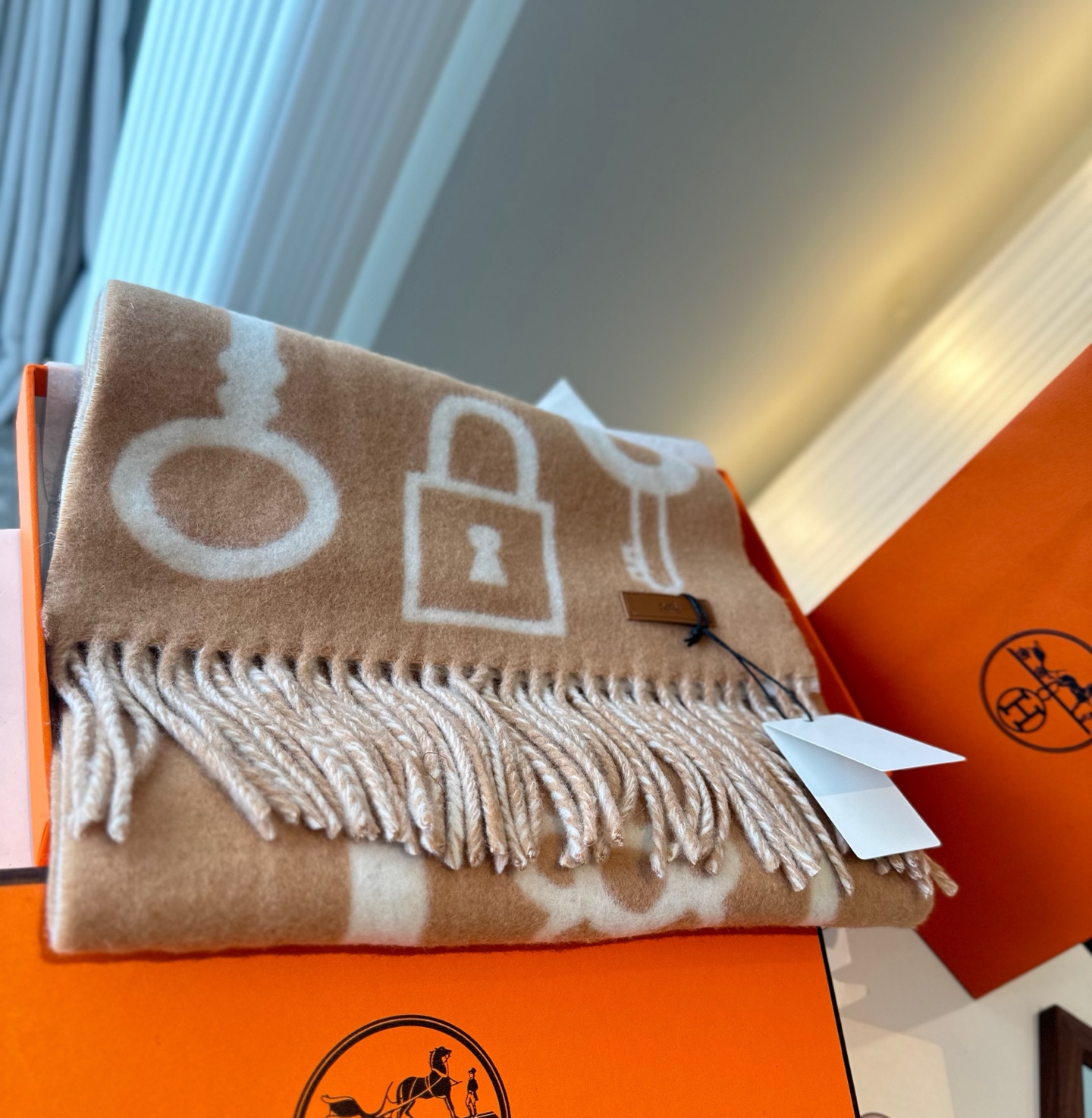 全网都爱的一款H钥匙双面羊绒围巾，Casaque Porte-Clefs触感柔软细腻 软软绵绵如云朵般轻