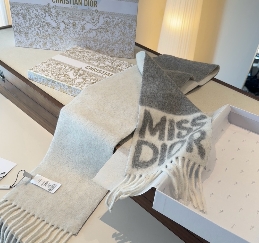 𝐃𝐈𝐎𝐑 •25🆕『Miss Dior 』最新！Miss Dior Graffiti系列新品，醒目Log