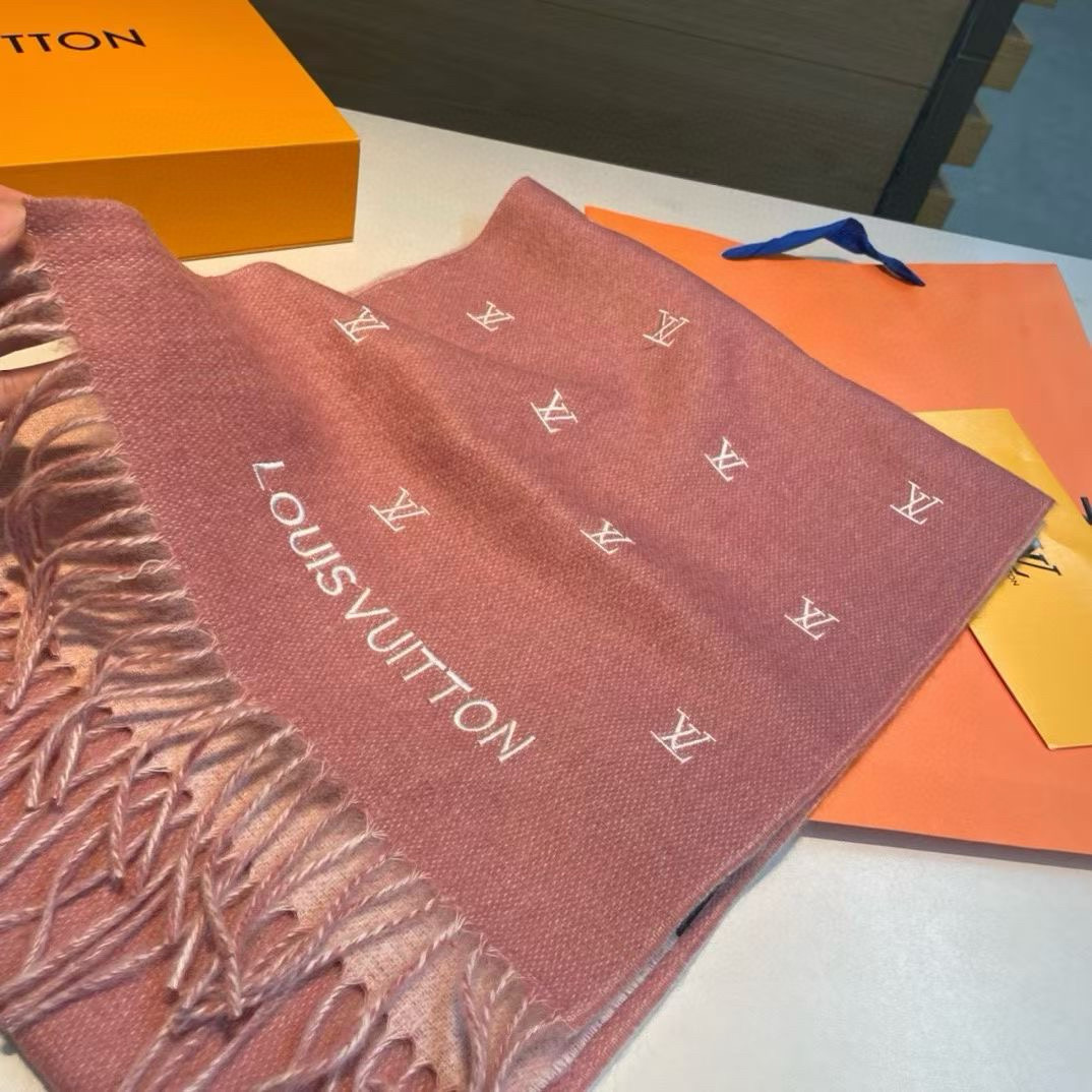 Louis Vuitton 渠道独家特供大驴专柜款满天星当季双面热款女羔绒两用围巾◎特点:渠道独家特供的