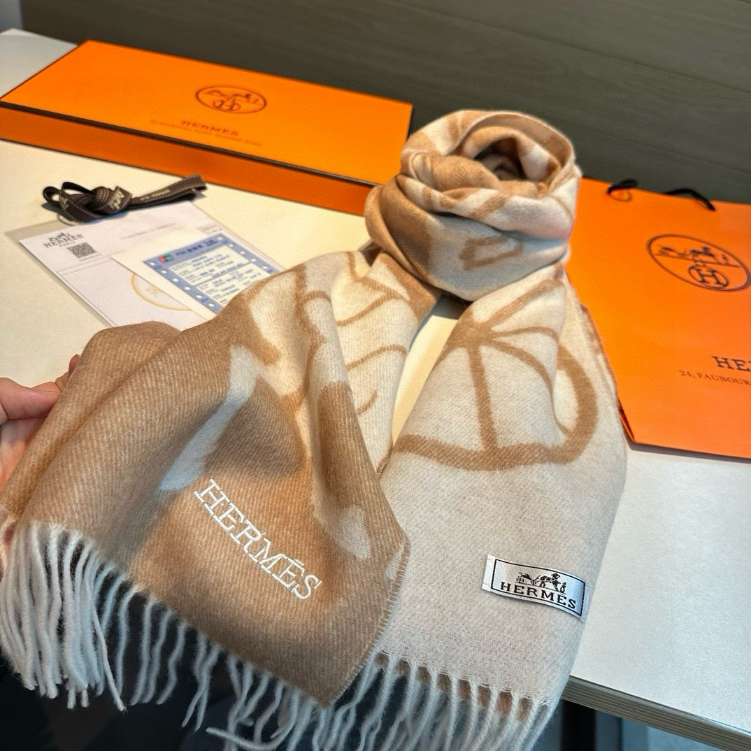 🆕Hermes · 爱马仕重磅推荐💥 100%羊毛材质🔥非常保暖👑 柔软亲肤，不扎脖😍经典双面设计，一条
