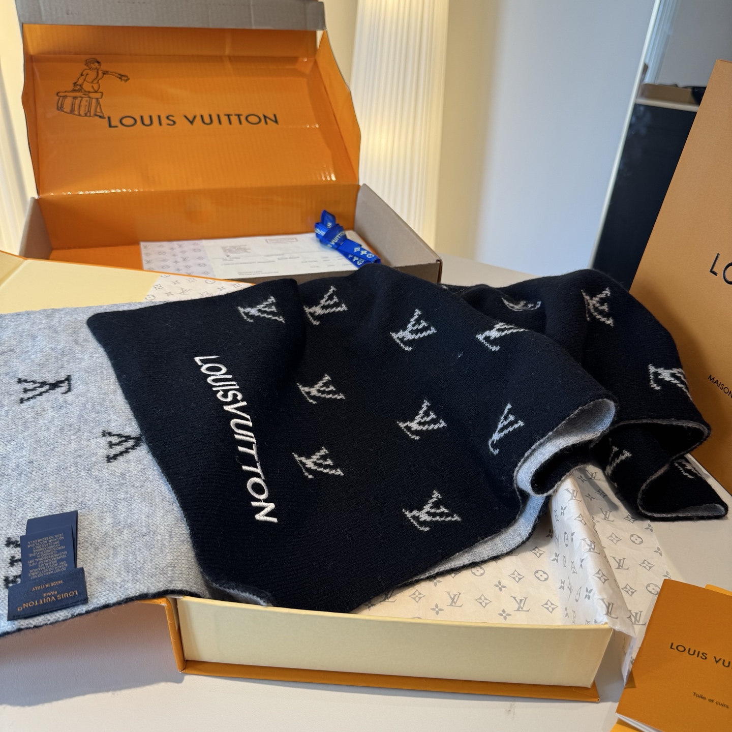 爆款上新 情侣款👍👍LV 独家牛货🐂 奢华尽在尺寸之间，高端品质‼️具有超高羊绒品质才会被此品牌青睐‼️