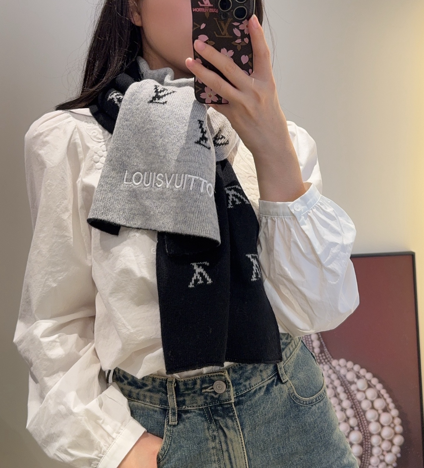 NO:553921,New popular LV exclusive goods for couples. Luxury is all in the size. High-end quality and super high cashmere quality will be favored by this brand. This quality is a very rare knitted scarf on the market. It is really a super high-end product. Only such a big brand can have it. Every color is loved and every color is reserved. Selling one less good product. Imported knitted cashmere size 180*32 high version scarf, high version scarf, louis vuitton19860909爆款上新 情侣款LV 独家牛货 奢华尽在尺寸之间,高端品质具有超高羊绒品质才会被此品牌青睐这种精品是市场上及其少见的围巾针织,真是超级高端货只有这种大品牌才会拥有每色都是大爱每色都留.卖一条少一条的好货 进口针织羊绒 尺寸180*32高版本围巾,高版本围巾,louis vuitton,scarf