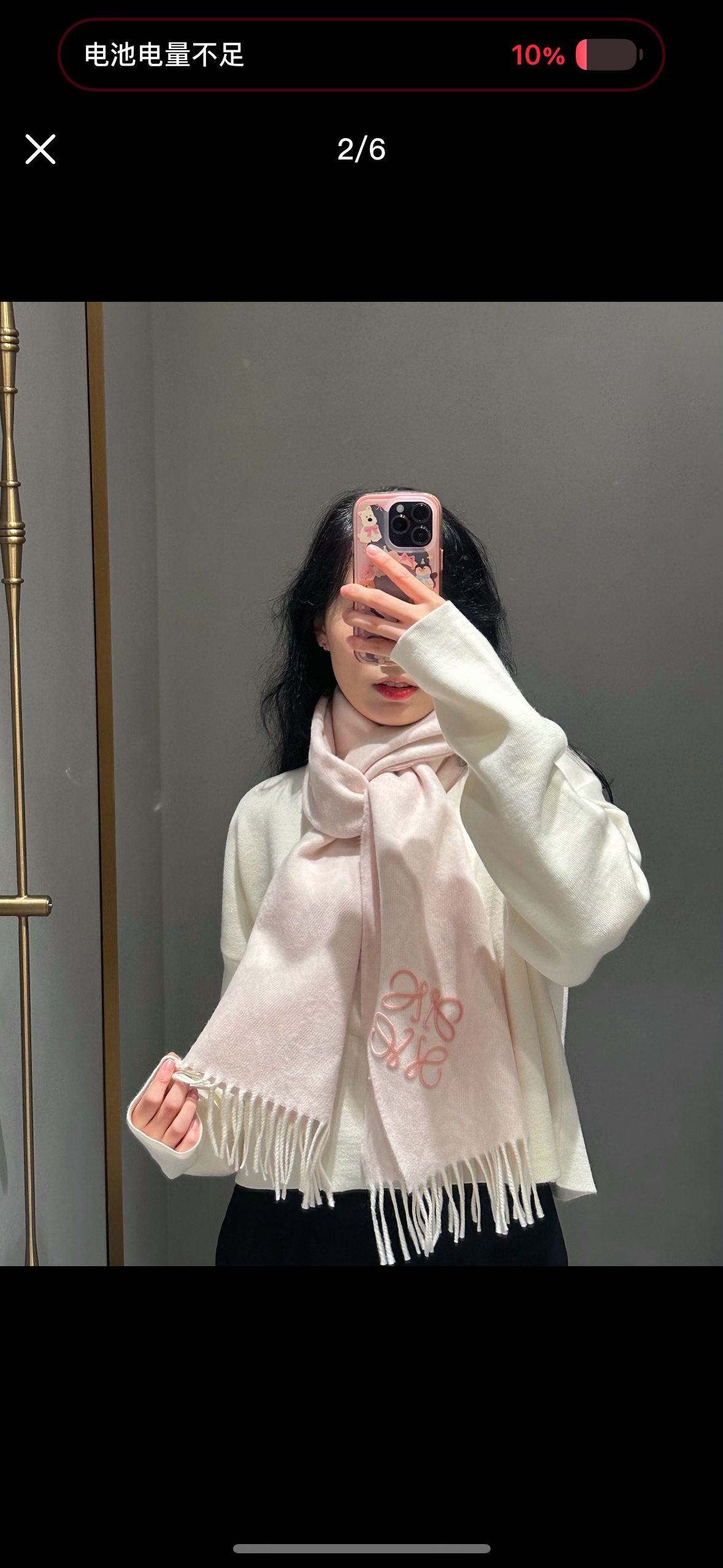 罗意威LOEWE2025最新款最火围巾，双面羊毛和羊绒围巾，点缀双色格纹 Anagram 缇花图案。奶茶