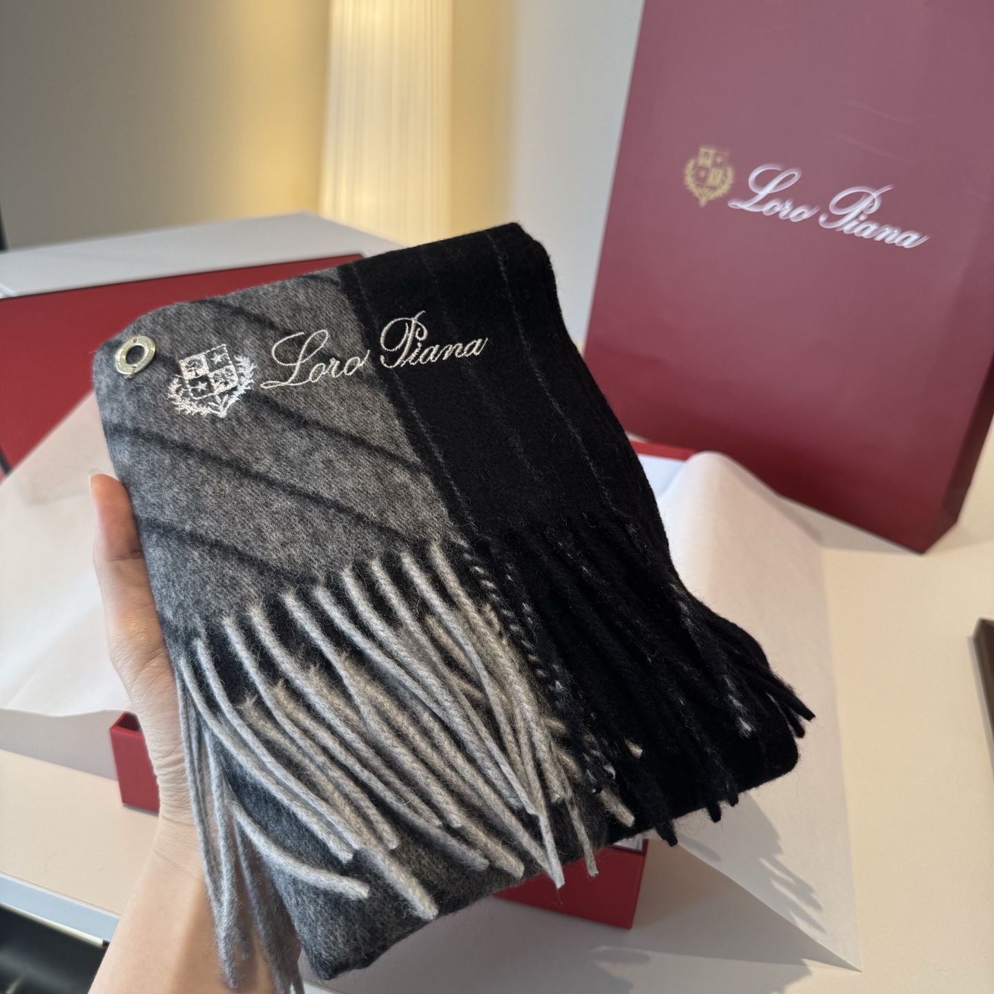 🆕Loro Piana · 诺悠翩雅【贸易公司尾单，极品山羊绒围巾披肩】送人自留都太高大上了😍重磅上新，