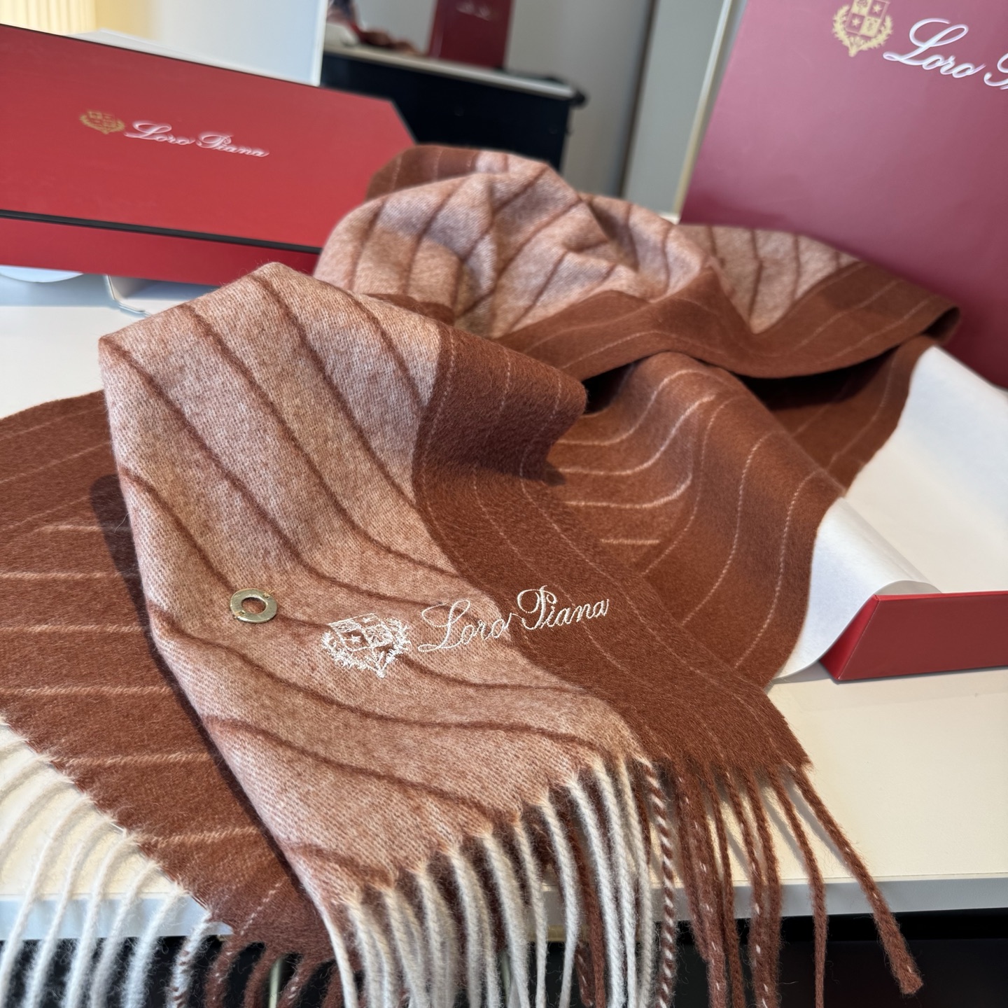 🆕Loro Piana · 诺悠翩雅【贸易公司尾单，极品山羊绒围巾披肩】送人自留都太高大上了😍重磅上新，