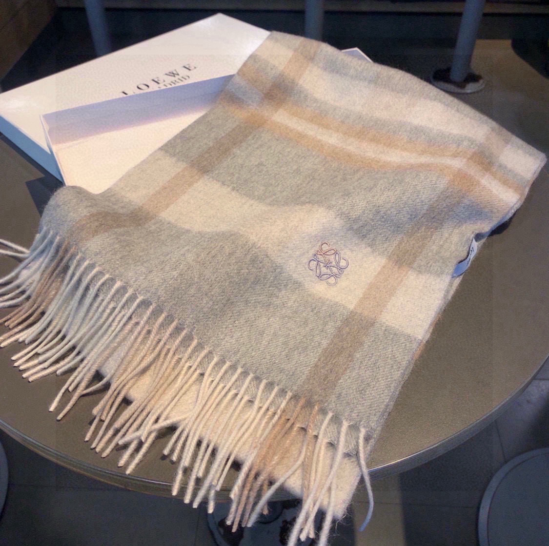 🆕 【重磅推荐❗️LOEWE · 罗意威】炒鸡高级感，名媛白富美必备❗️】拿到手你就懂我说的了，100%