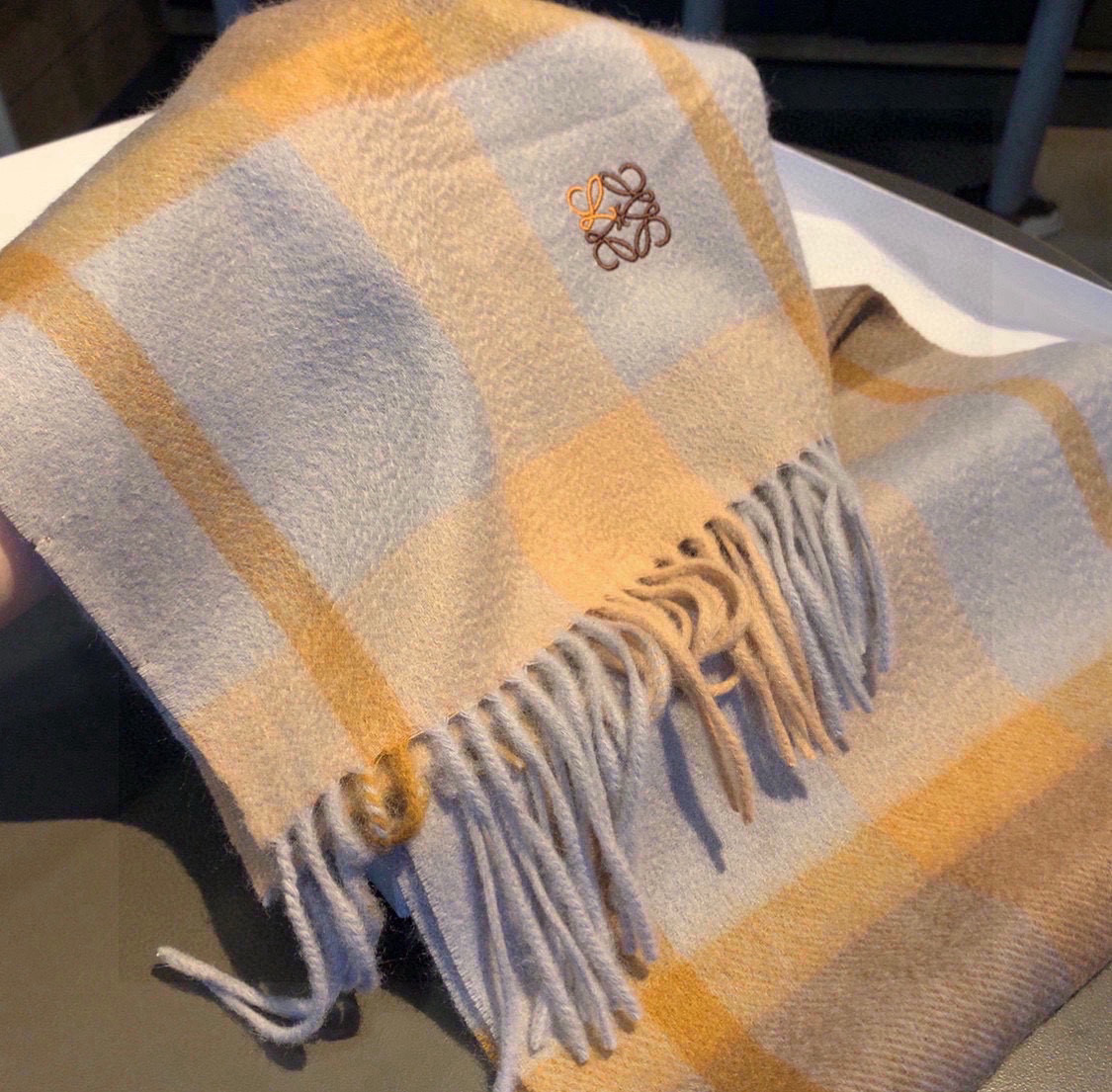 🆕 【重磅推荐❗️LOEWE · 罗意威】炒鸡高级感，名媛白富美必备❗️】拿到手你就懂我说的了，100%