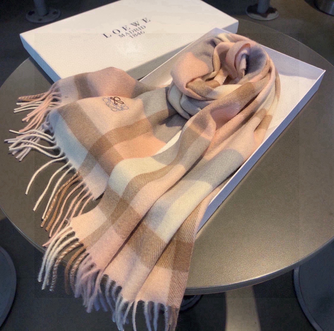 🆕 【重磅推荐❗️LOEWE · 罗意威】炒鸡高级感，名媛白富美必备❗️】拿到手你就懂我说的了，100%