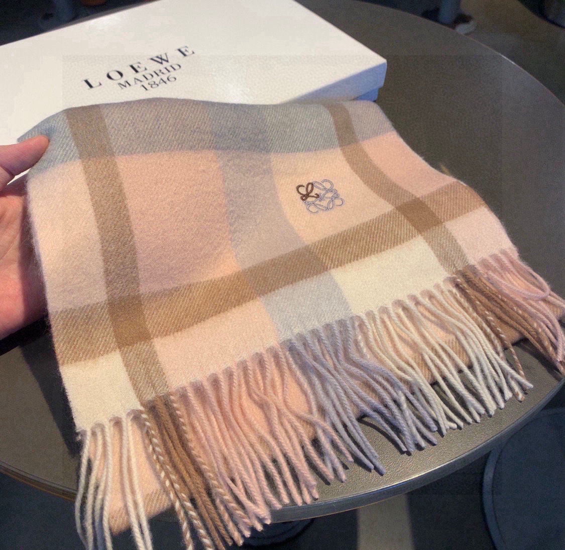 🆕 【重磅推荐❗️LOEWE · 罗意威】炒鸡高级感，名媛白富美必备❗️】拿到手你就懂我说的了，100%