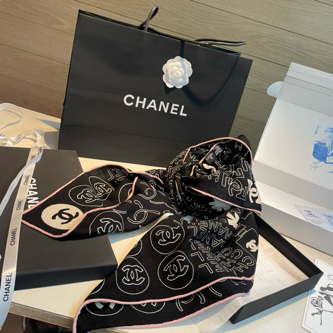 【Chanel】 经典茶花优雅Coco风，Chanel最新菱格丝绒大方巾~气质到骨子里，香奶奶新一季的面