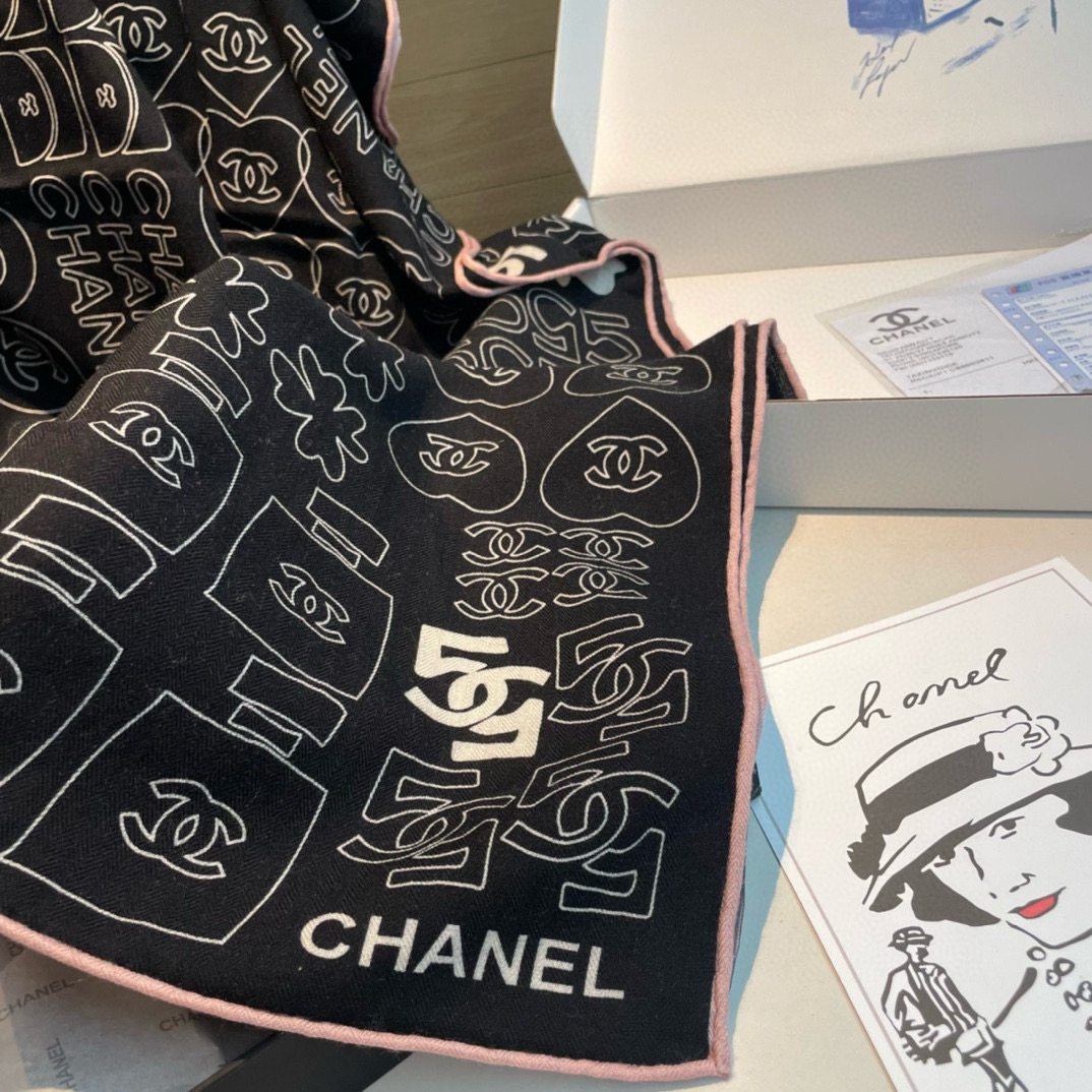 【Chanel】 经典茶花优雅Coco风，Chanel最新菱格丝绒大方巾~气质到骨子里，香奶奶新一季的面