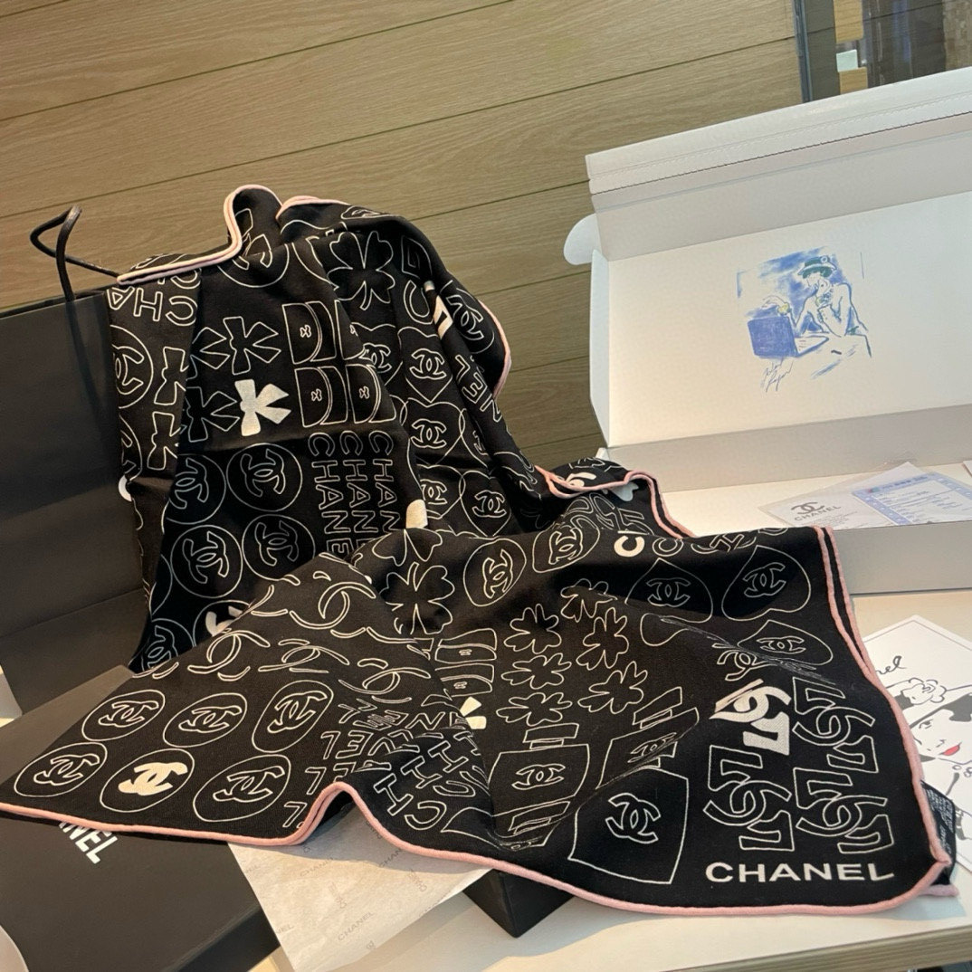 【Chanel】 经典茶花优雅Coco风，Chanel最新菱格丝绒大方巾~气质到骨子里，香奶奶新一季的面