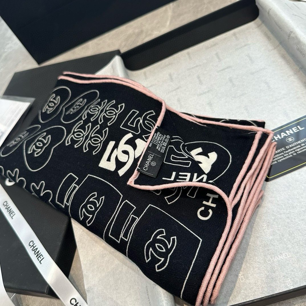 【Chanel】 经典茶花优雅Coco风，Chanel最新菱格丝绒大方巾~气质到骨子里，香奶奶新一季的面