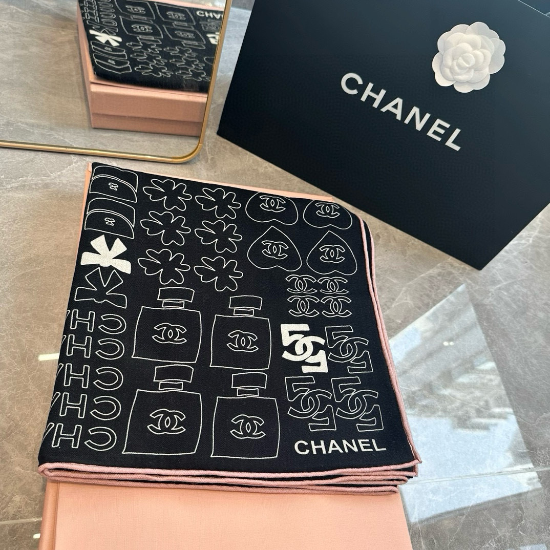 【Chanel】 经典茶花优雅Coco风，Chanel最新菱格丝绒大方巾~气质到骨子里，香奶奶新一季的面