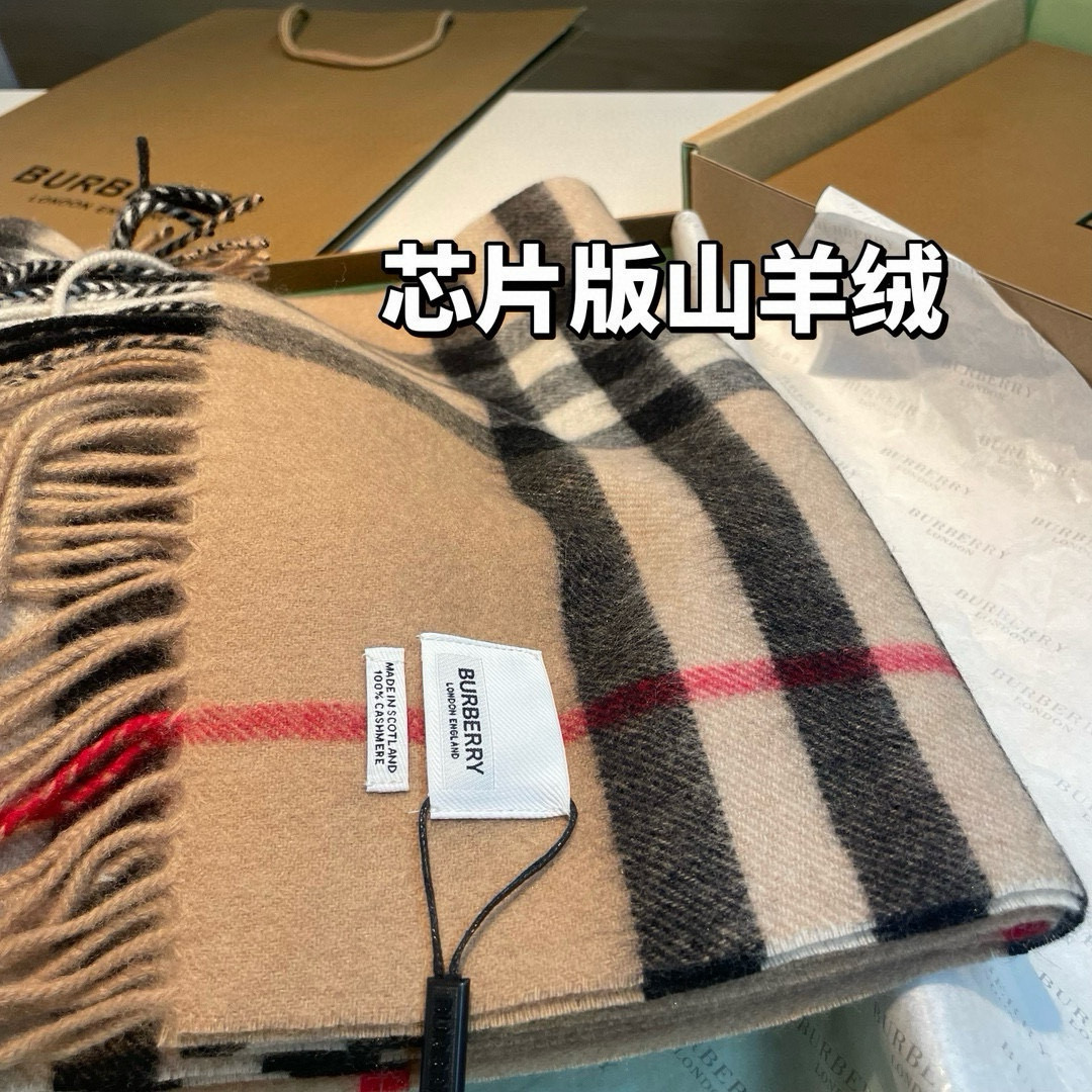 芯片版原单山羊绒 塔尖牛🐂货：皇室殿堂级的经典格围巾‼️已经好几年没有收回这样的🐂货了！难得遇见，可省4