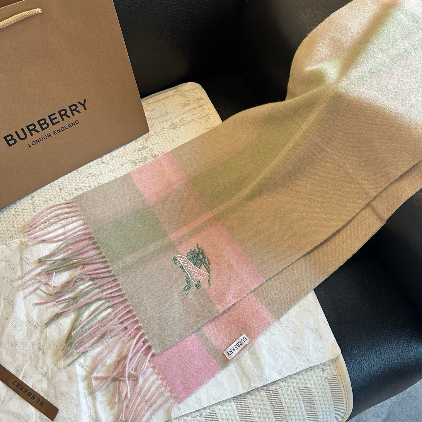 ✨✨Burberry · 巴宝莉双面围巾❗好看的要疯掉了，太有型太有魅力了❗❗非常斯文时尚的秋冬单品！真