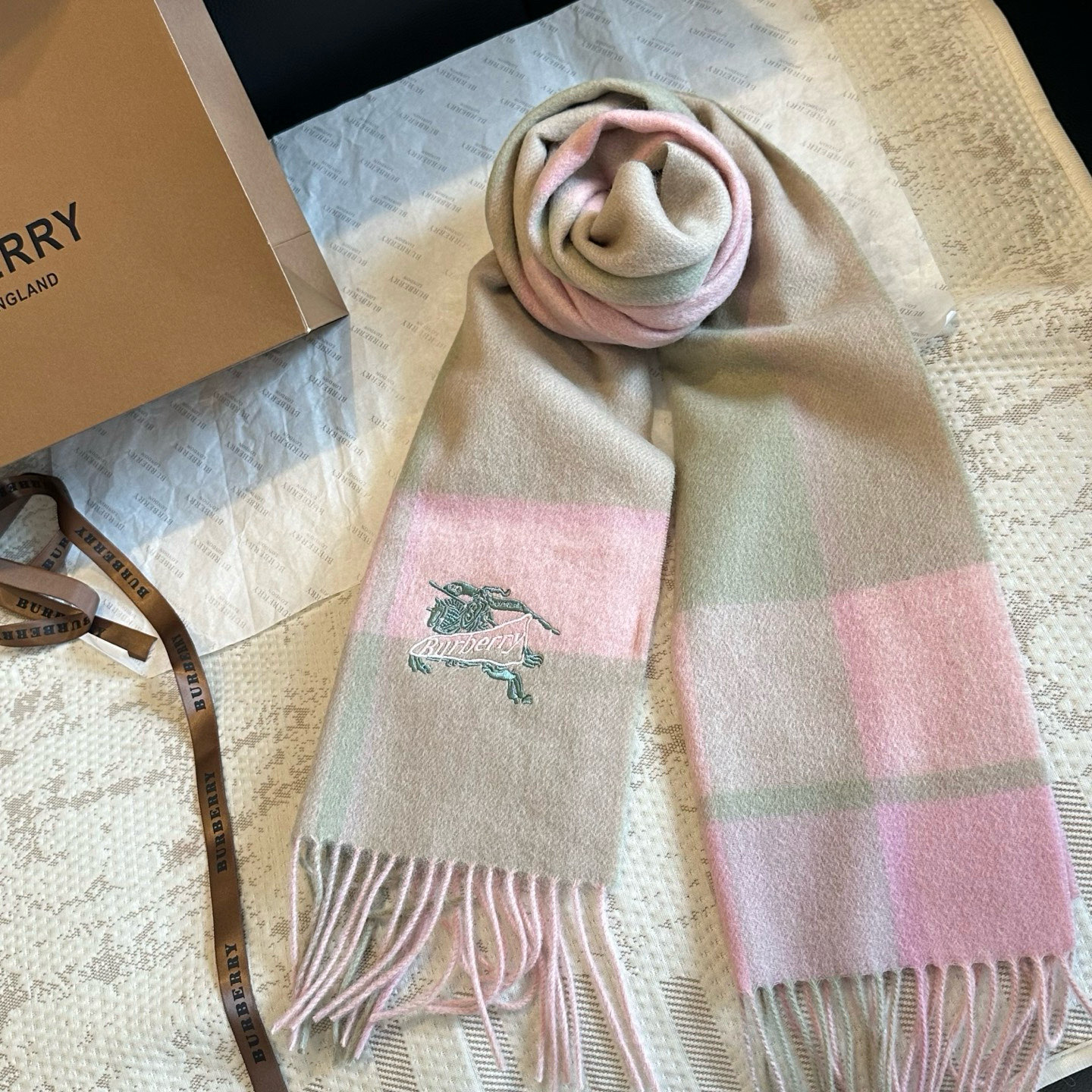 ✨✨Burberry · 巴宝莉双面围巾❗好看的要疯掉了，太有型太有魅力了❗❗非常斯文时尚的秋冬单品！真