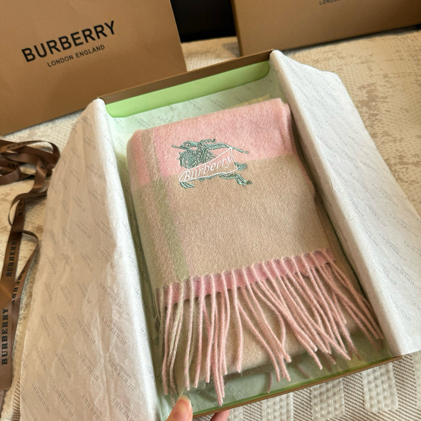 ✨✨Burberry · 巴宝莉双面围巾❗好看的要疯掉了，太有型太有魅力了❗❗非常斯文时尚的秋冬单品！真
