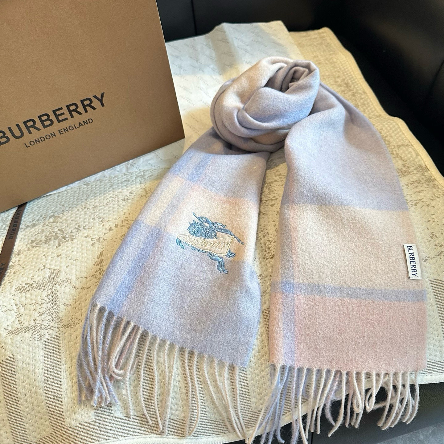 ✨✨Burberry · 巴宝莉双面围巾❗好看的要疯掉了，太有型太有魅力了❗❗非常斯文时尚的秋冬单品！真