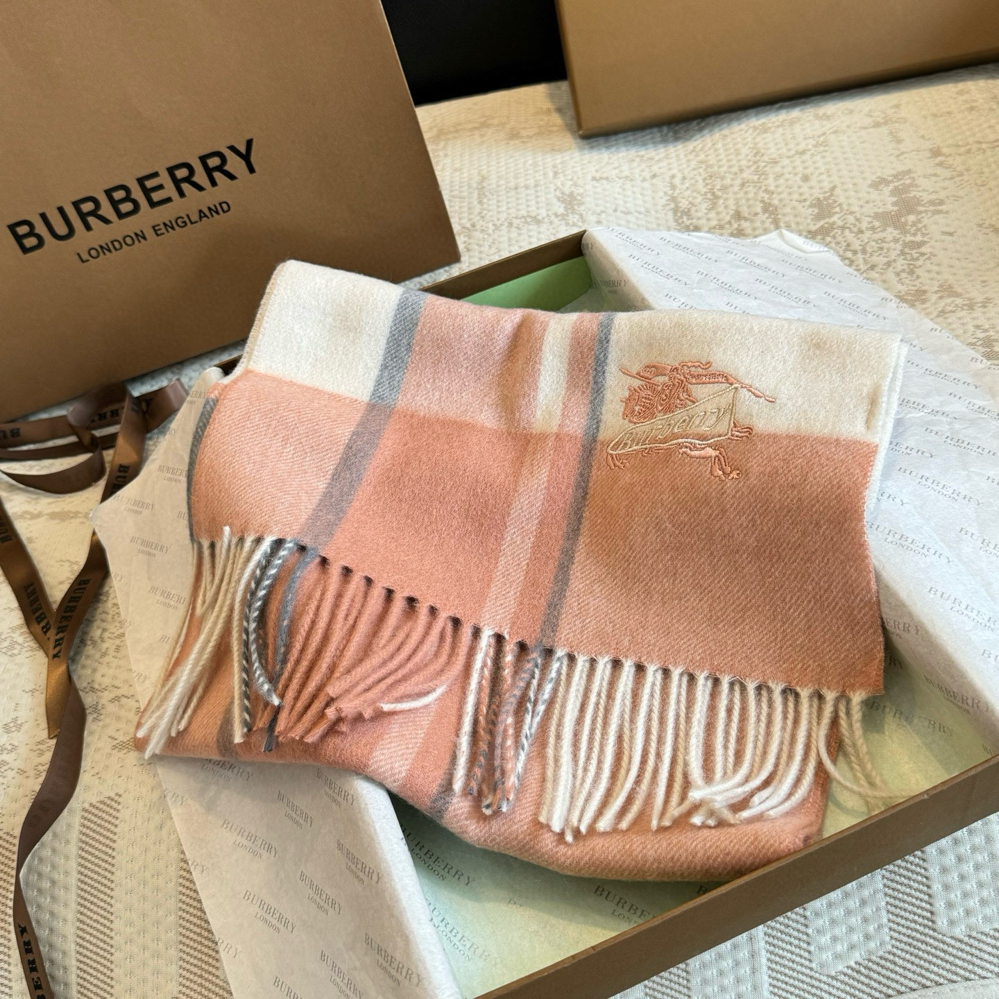 ✨✨Burberry · 巴宝莉双面围巾❗好看的要疯掉了，太有型太有魅力了❗❗非常斯文时尚的秋冬单品！真