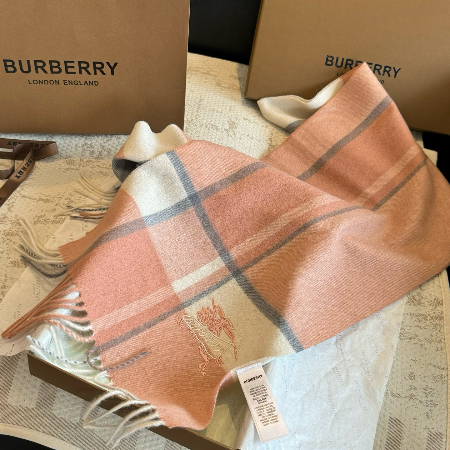 ✨✨Burberry · 巴宝莉双面围巾❗好看的要疯掉了，太有型太有魅力了❗❗非常斯文时尚的秋冬单品！真