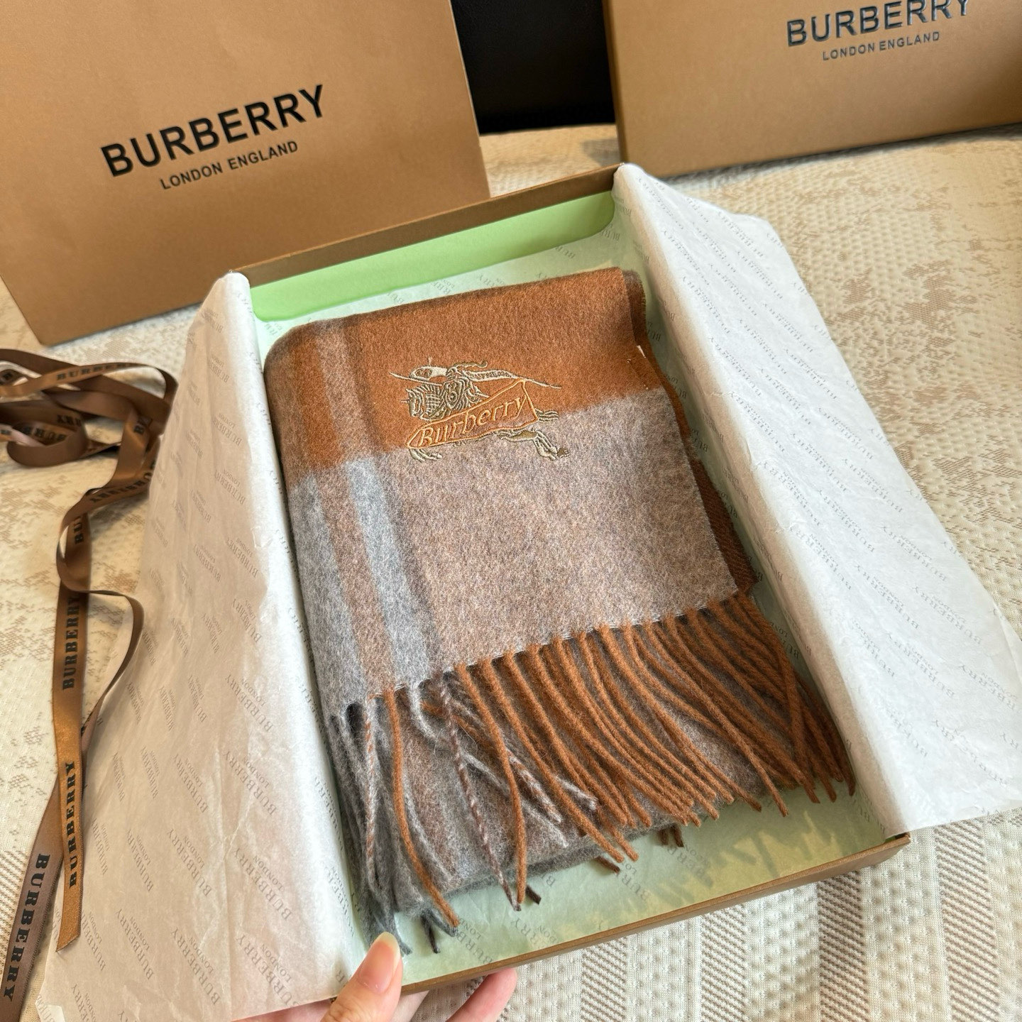 ✨✨Burberry · 巴宝莉双面围巾❗好看的要疯掉了，太有型太有魅力了❗❗非常斯文时尚的秋冬单品！真