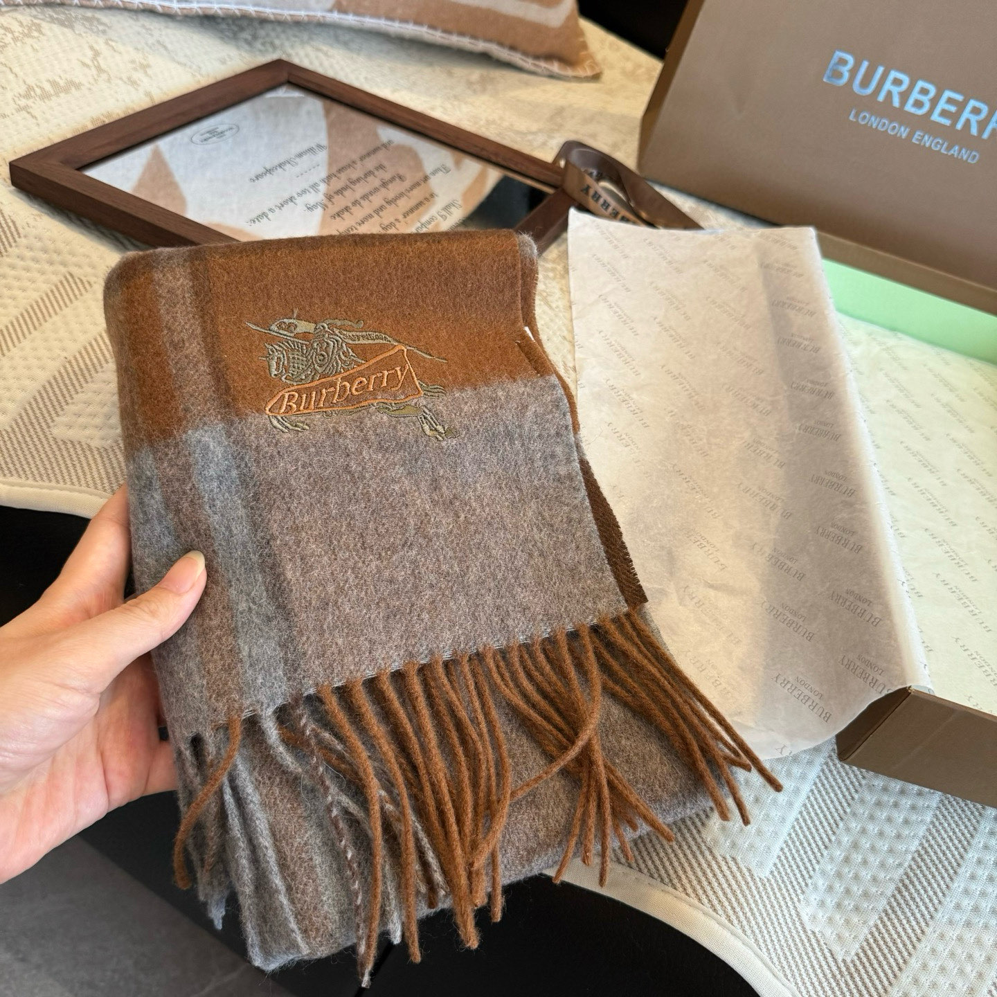 ✨✨Burberry · 巴宝莉双面围巾❗好看的要疯掉了，太有型太有魅力了❗❗非常斯文时尚的秋冬单品！真