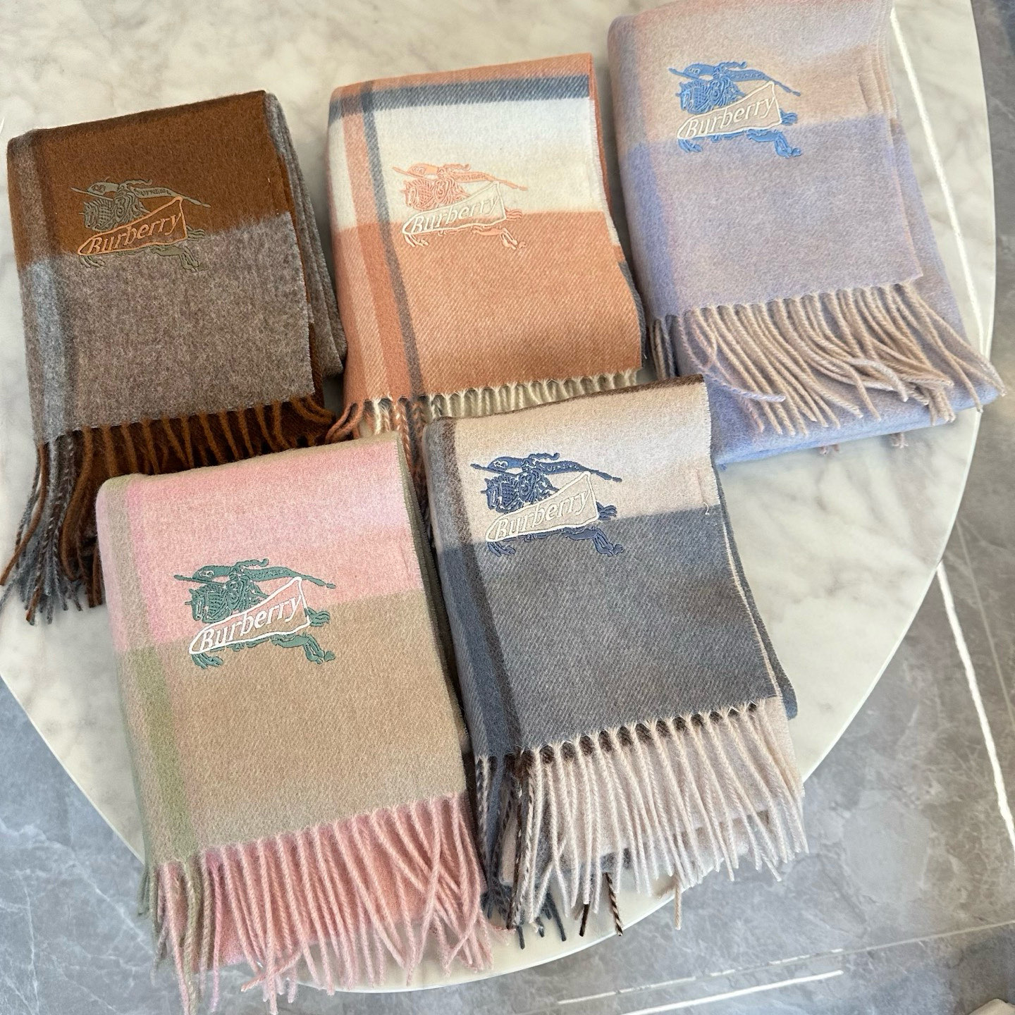 ✨✨Burberry · 巴宝莉双面围巾❗好看的要疯掉了，太有型太有魅力了❗❗非常斯文时尚的秋冬单品！真