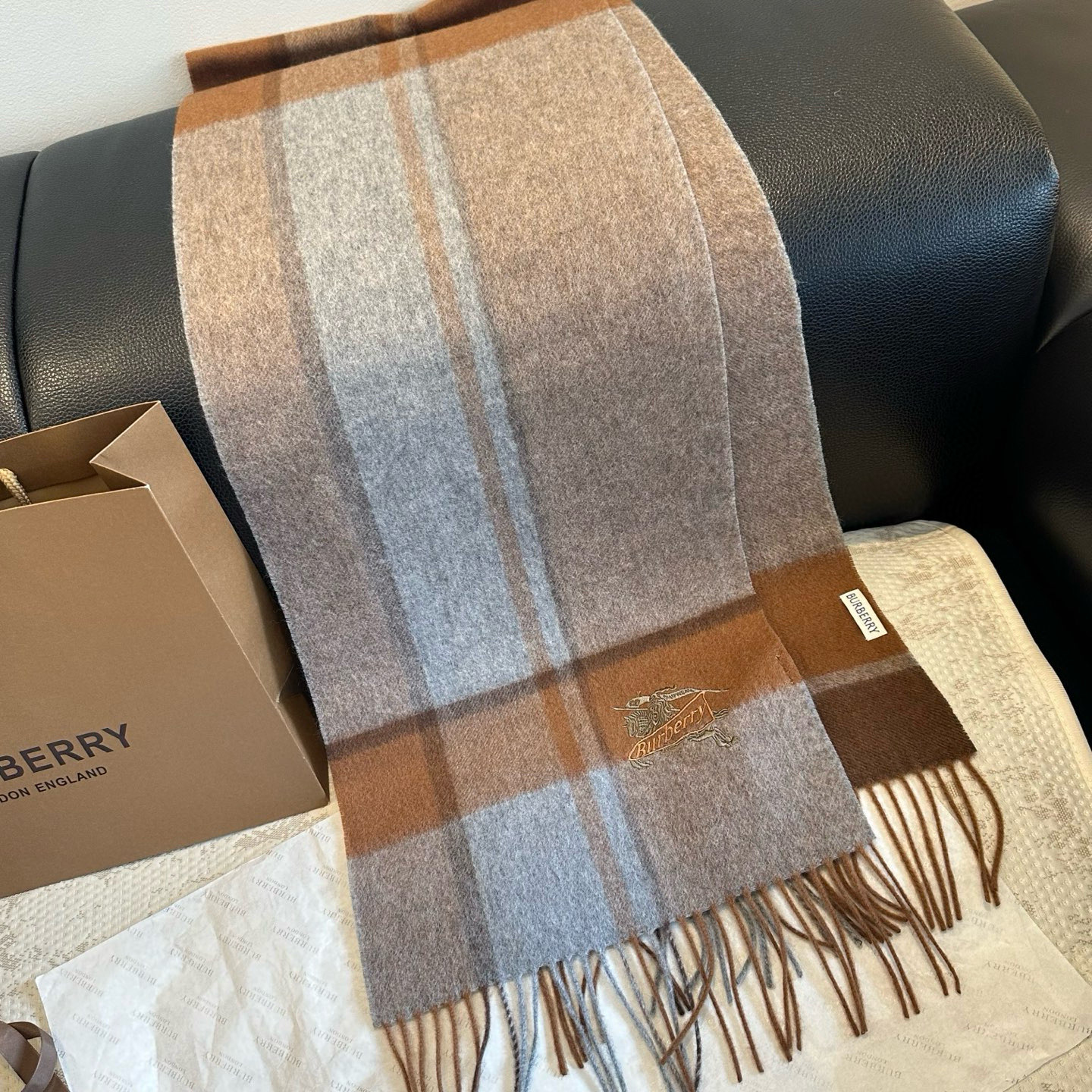 ✨✨Burberry · 巴宝莉双面围巾❗好看的要疯掉了，太有型太有魅力了❗❗非常斯文时尚的秋冬单品！真