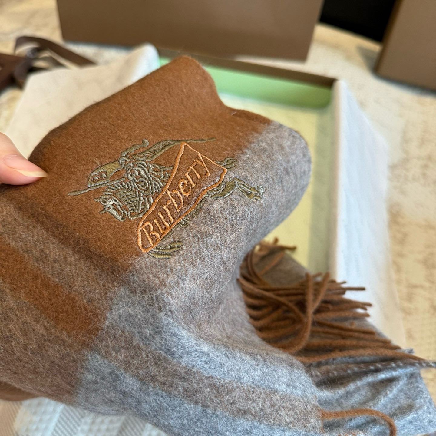 ✨✨Burberry · 巴宝莉双面围巾❗好看的要疯掉了，太有型太有魅力了❗❗非常斯文时尚的秋冬单品！真