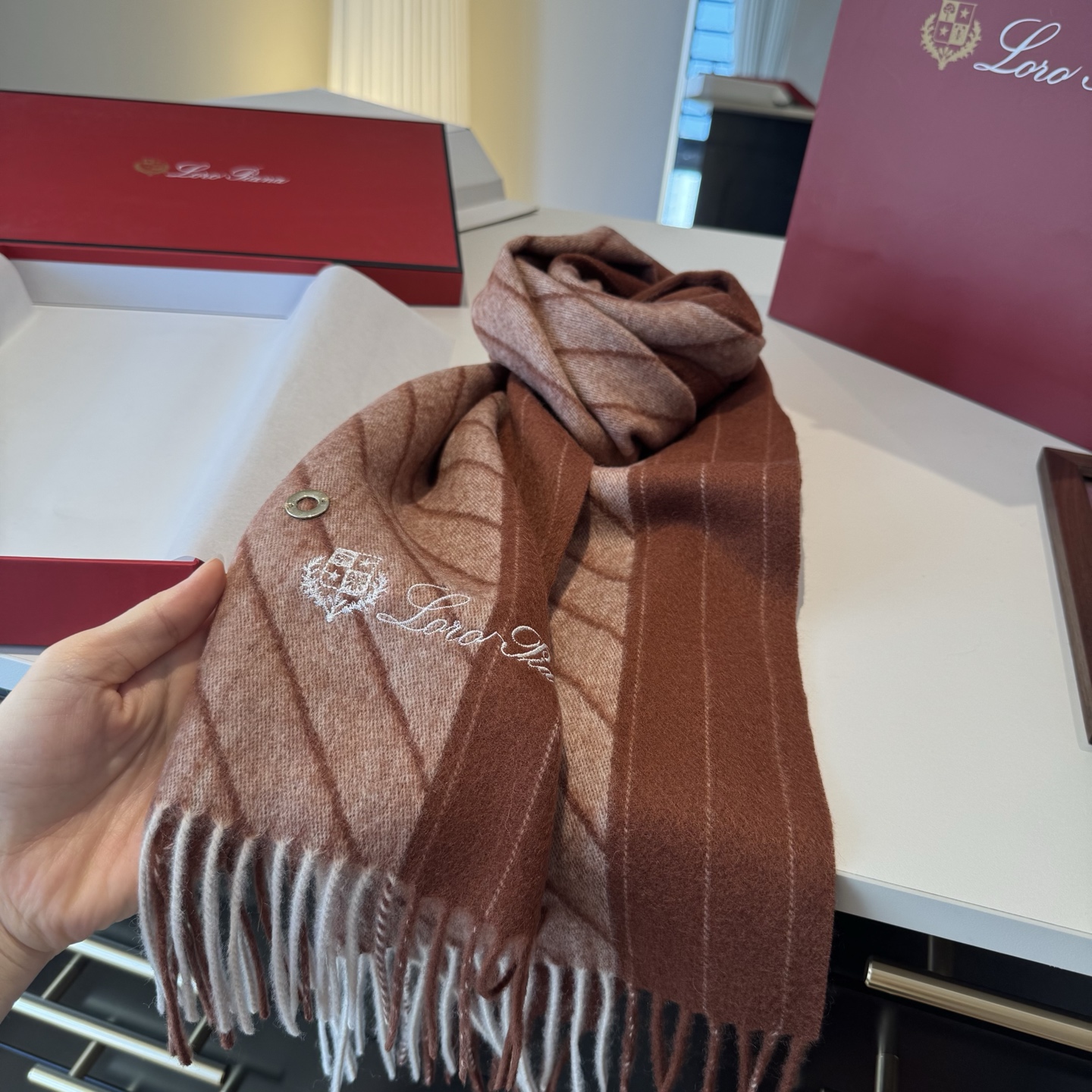 🆕Loro Piana · 诺悠翩雅【贸易公司尾单，极品山羊绒围巾披肩】送人自留都太高大上了😍重磅上新，