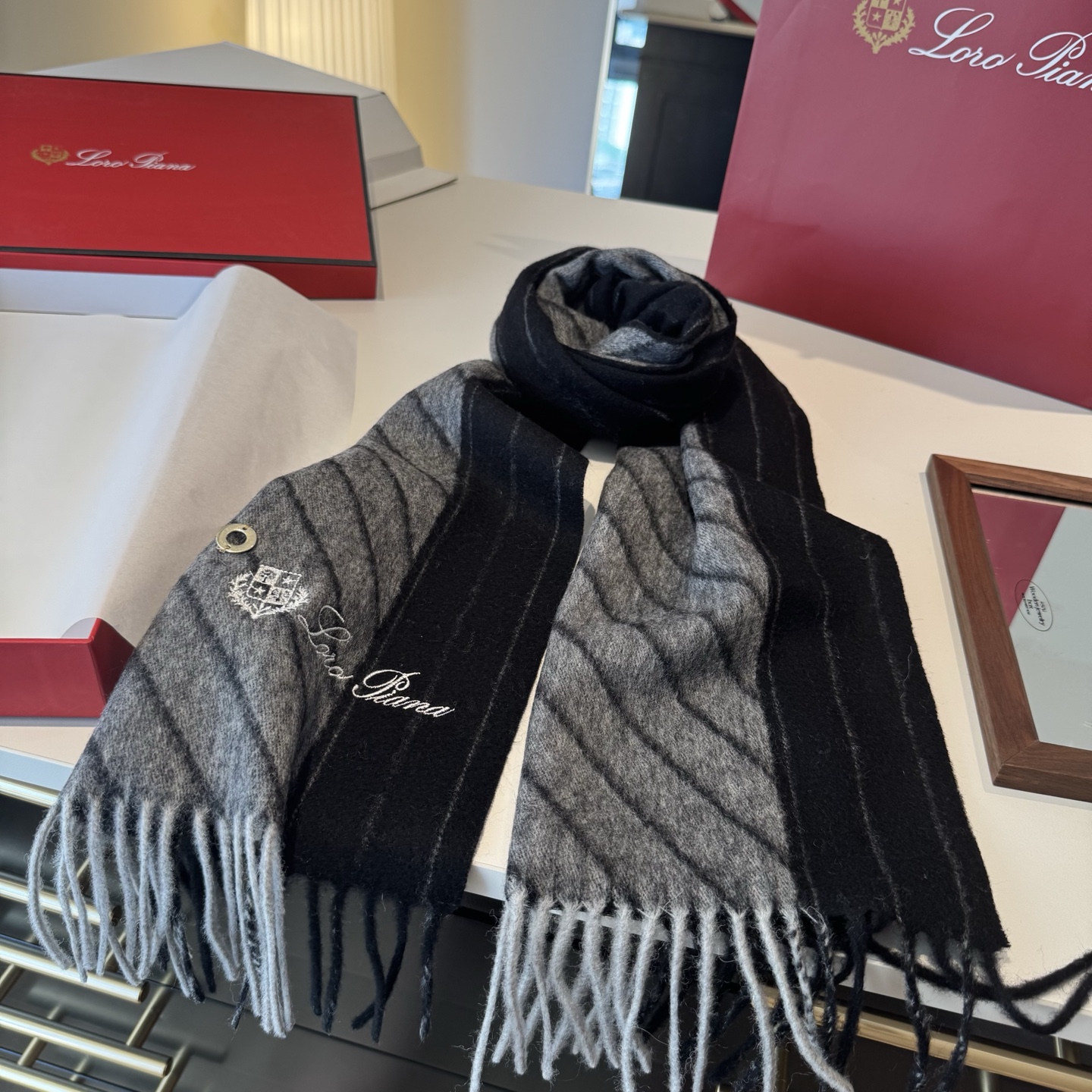 🆕Loro Piana · 诺悠翩雅【贸易公司尾单，极品山羊绒围巾披肩】送人自留都太高大上了😍重磅上新，