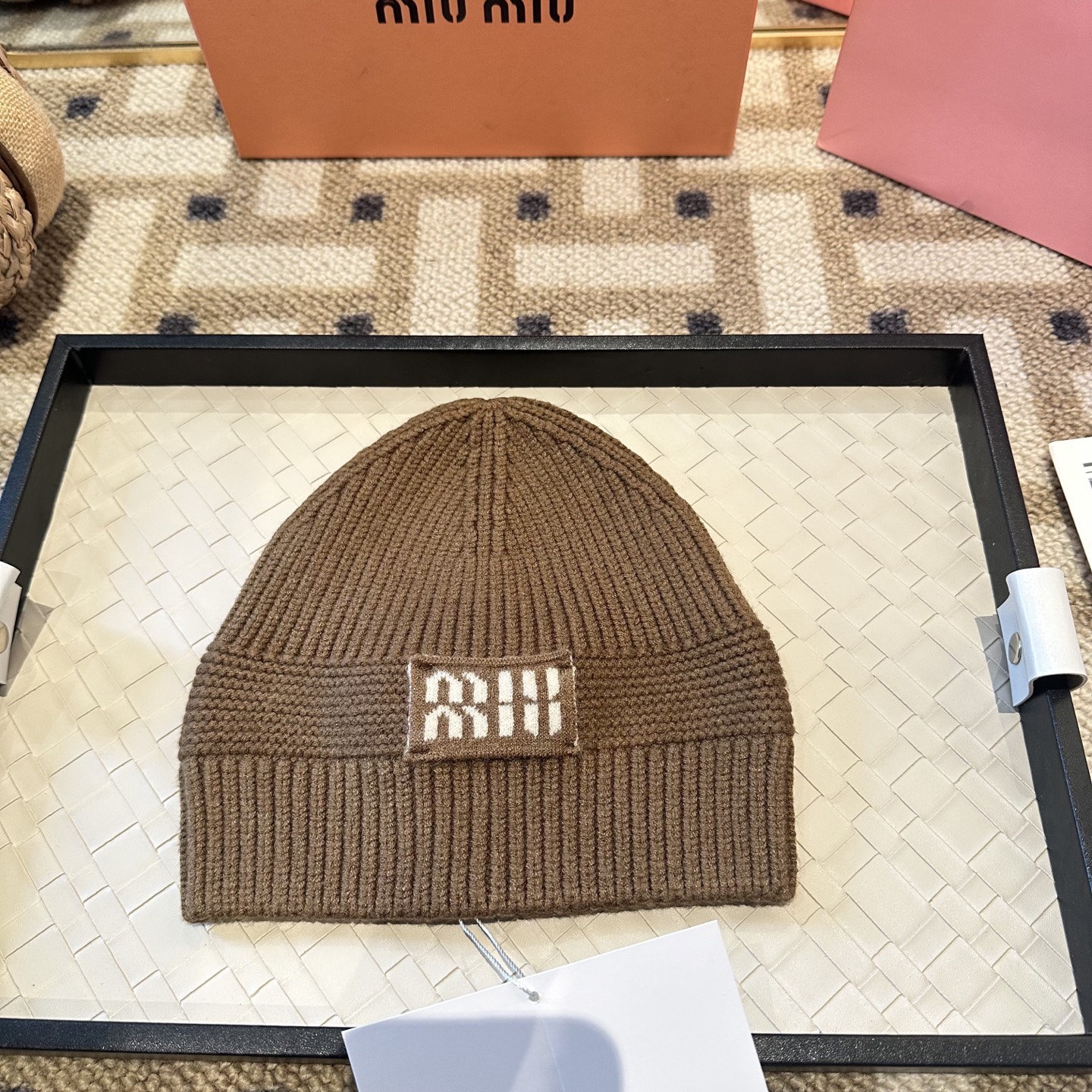 P47 miumiu缪缪🐰秋冬毛线帽 这种高级简直质感从头开始了!巨推荐大家 这顶不管什么类型的衣服都好配 💖休闲和甜美都能牢牢拿捏!