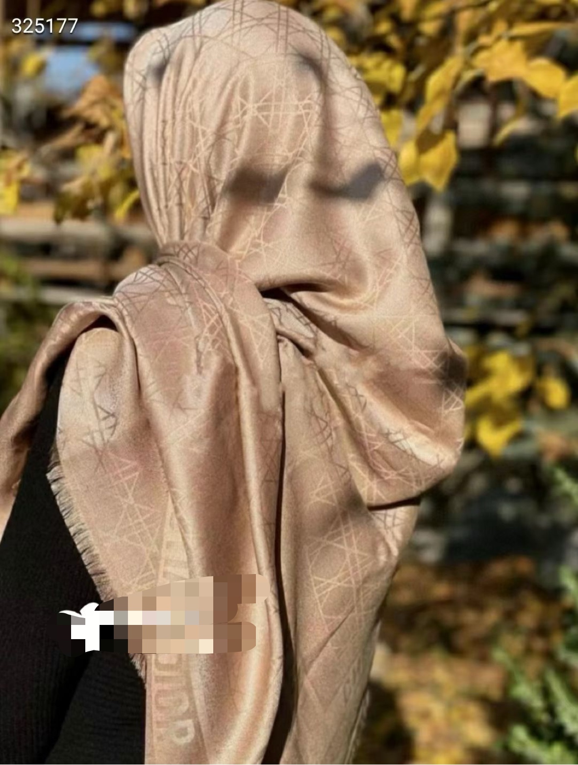 💚Dior经典菱格纹方巾，胭脂粉色超温柔，质地柔软轻盈，保暖又时髦。精致提花纹理，优雅气质满分，无论披肩