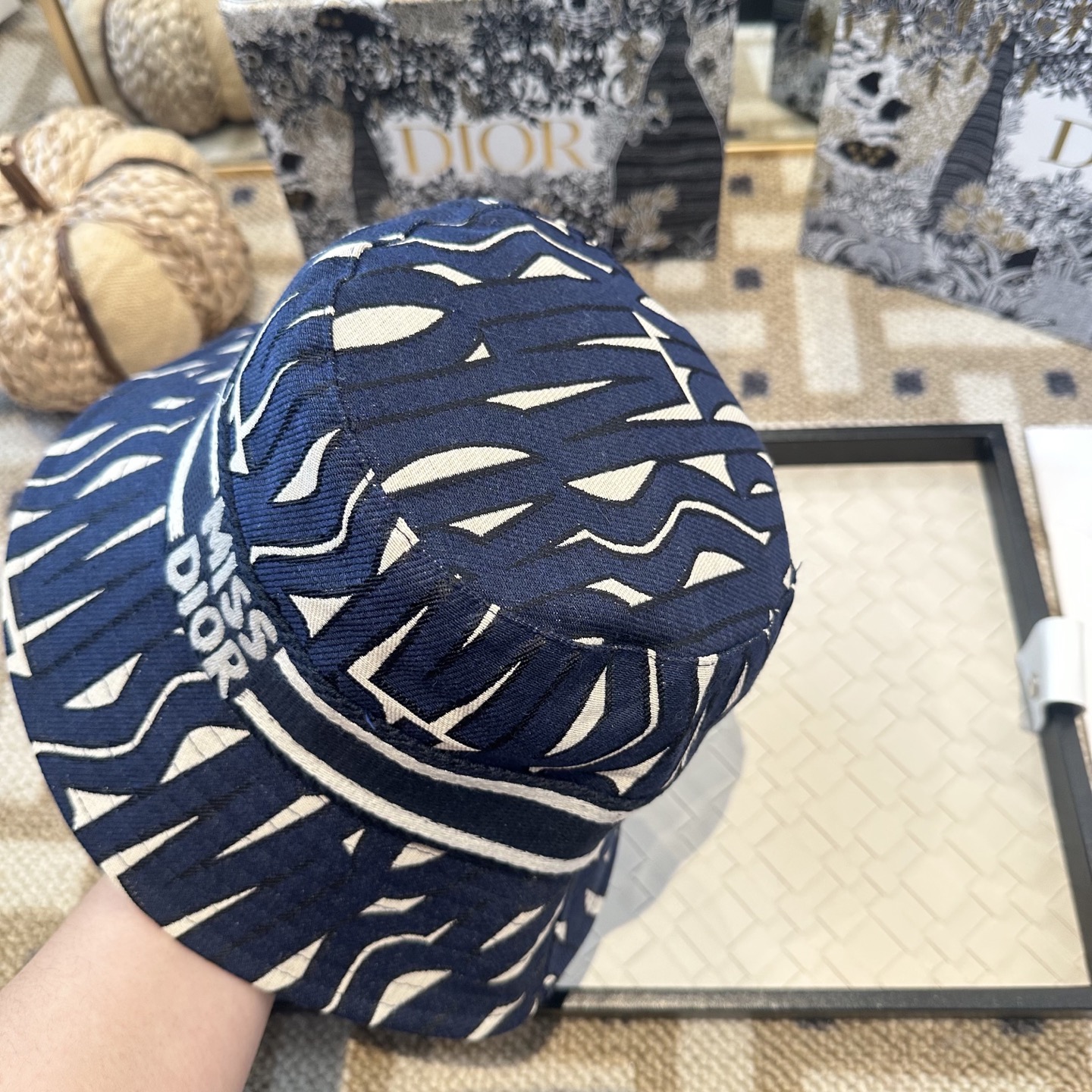 Dior 迪奥 新款原单渔夫帽， 精致純也格调很有感觉，很酷很时尚，专柜断货热门，质量超赞